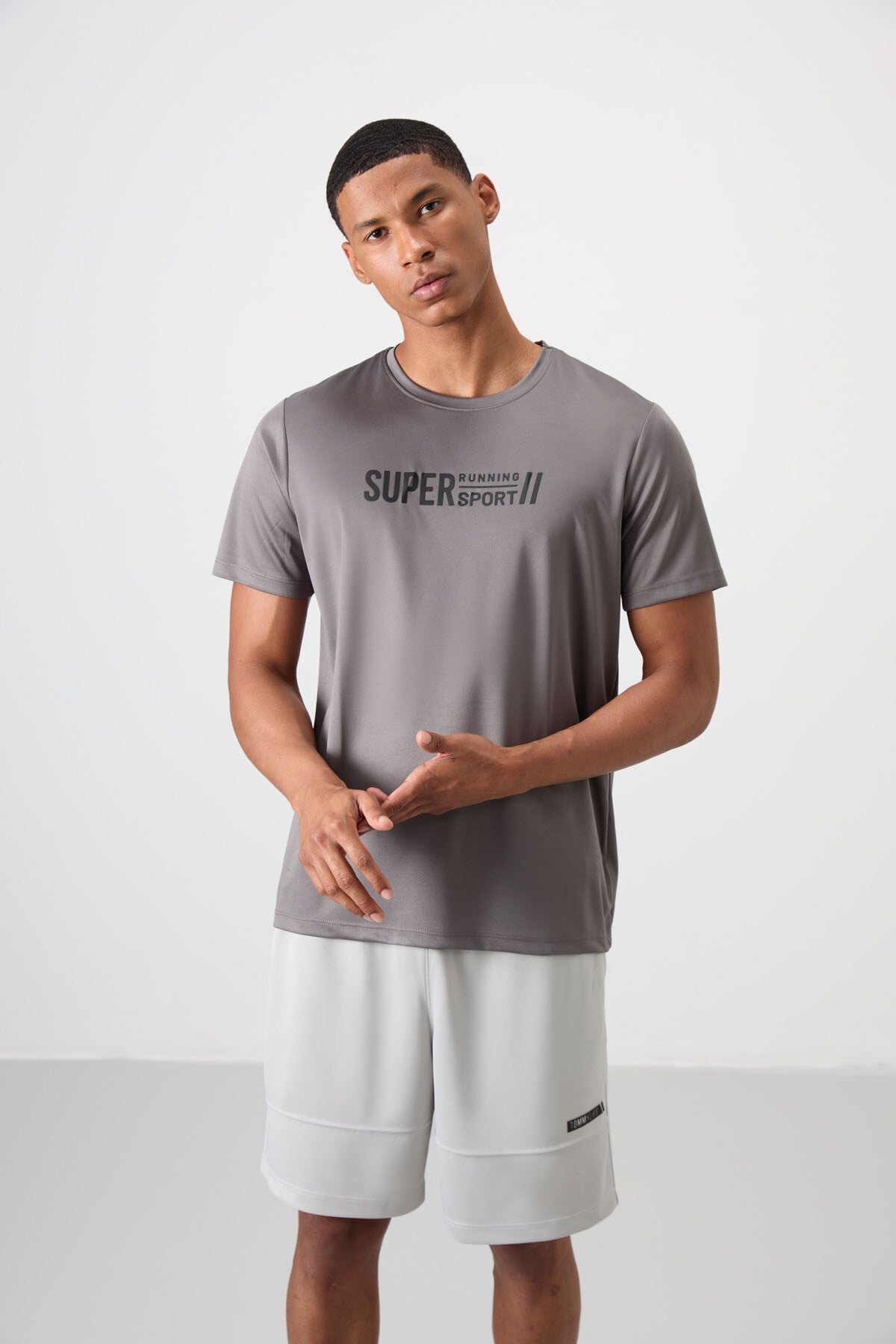 Koyu Gri Nefes Alan Dokulu İnce Esnek Standart Fit Erkek Performans T-Shirt - 88385