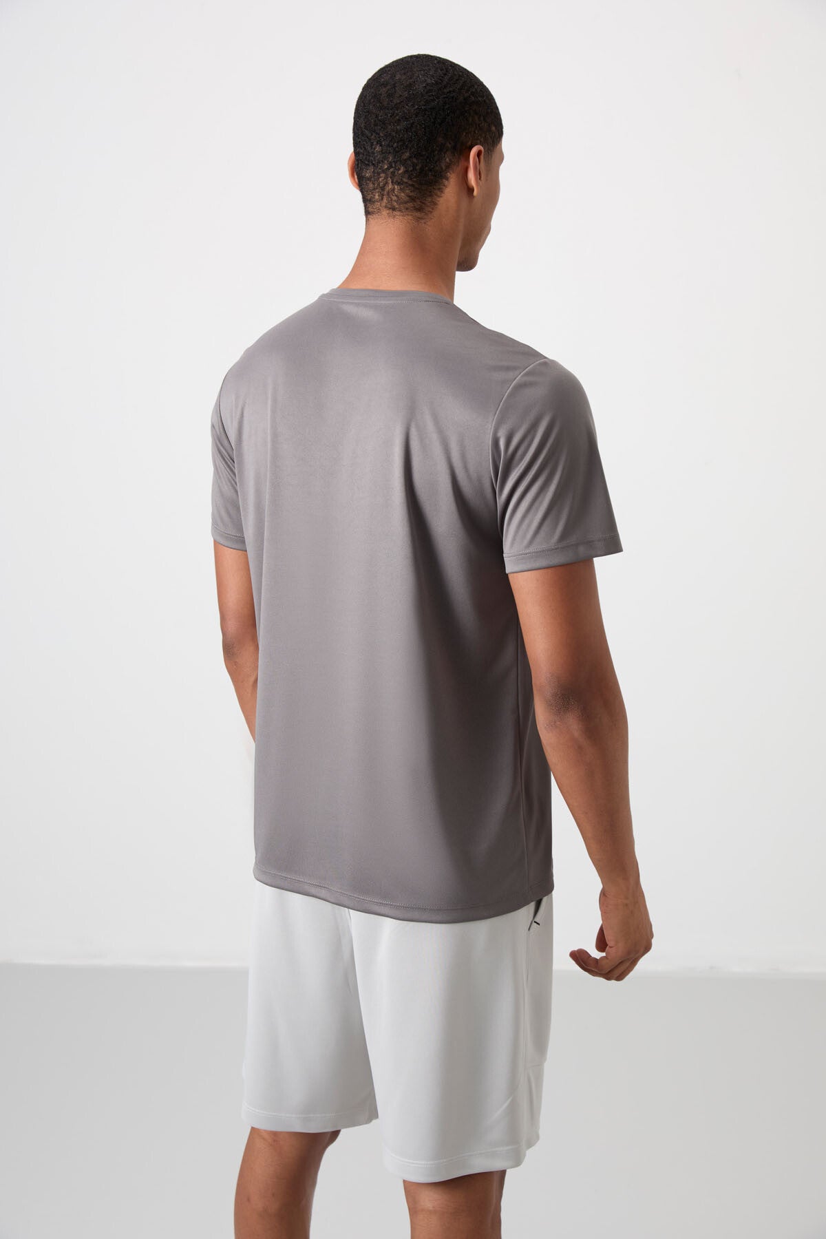 Koyu Gri Nefes Alan Dokulu İnce Esnek Standart Fit Erkek Performans T-Shirt - 88385