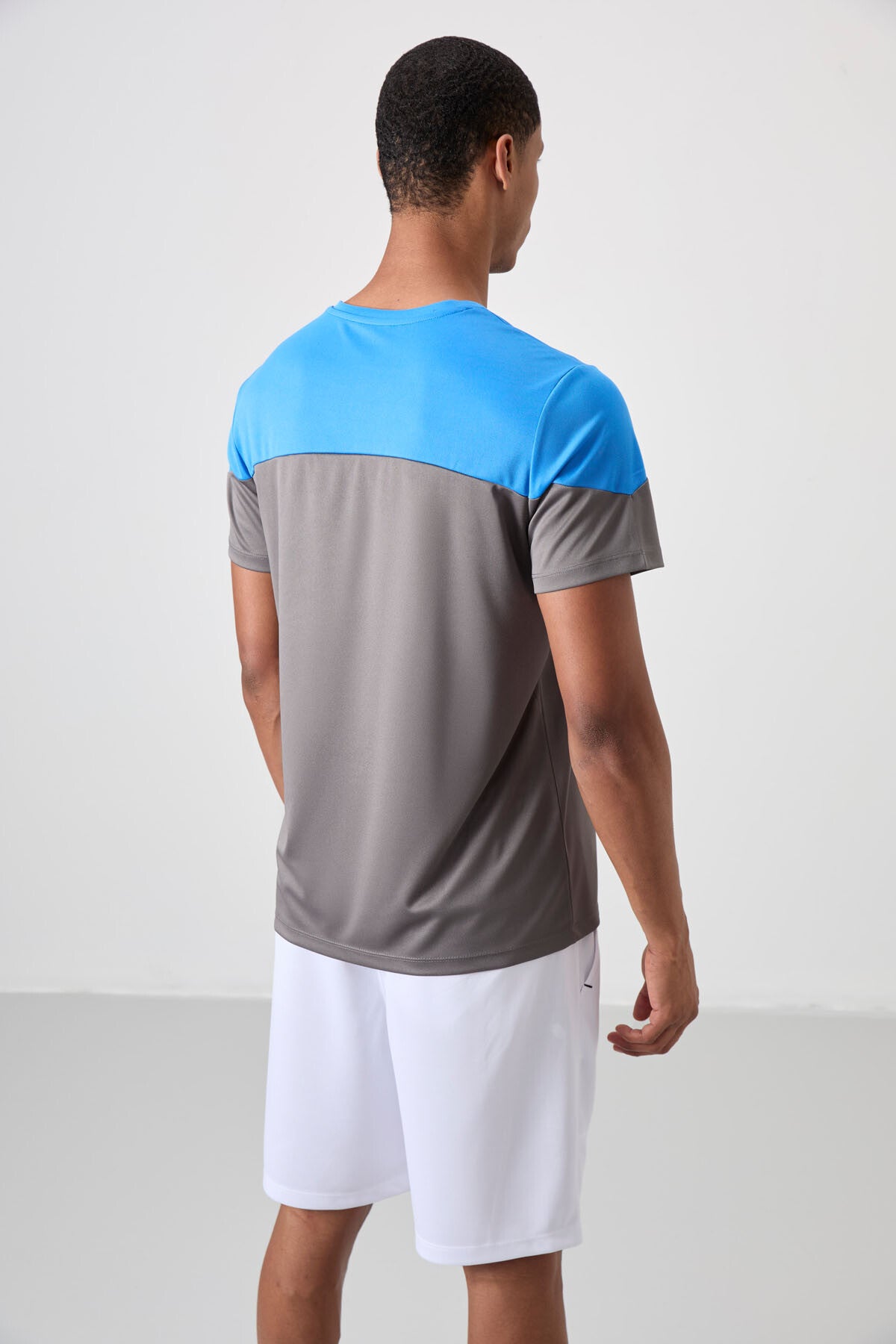 Koyu Gri Nefes Alan Dokulu İnce Esnek Standart Fit Erkek Performans T-Shirt - 88386