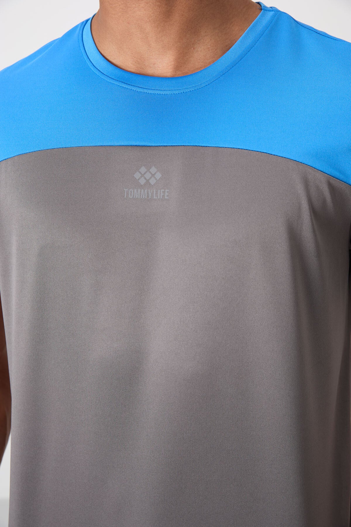 Koyu Gri Nefes Alan Dokulu İnce Esnek Standart Fit Erkek Performans T-Shirt - 88386