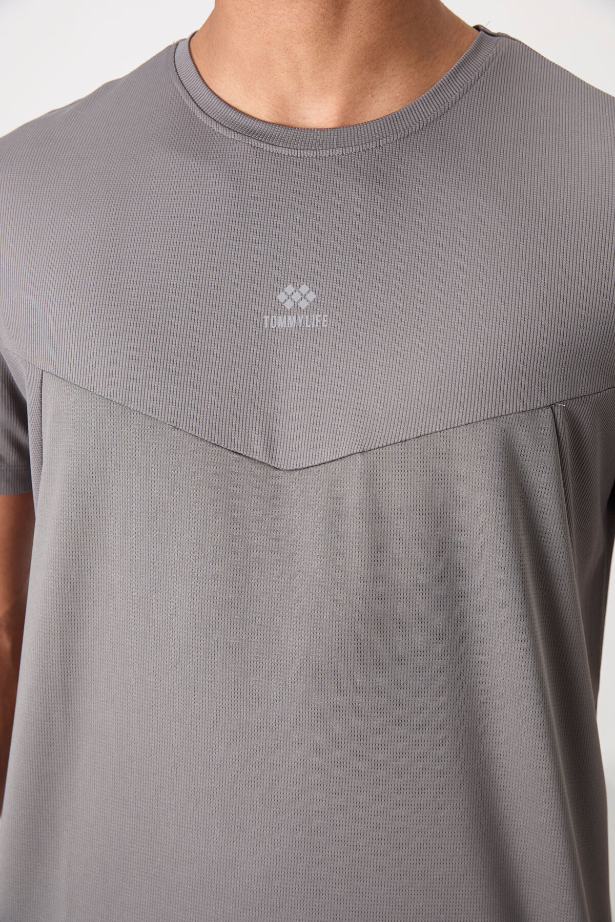 Koyu Gri Nefes Alan Dokulu İnce Esnek Standart Fit Erkek Performans T-Shirt - 88391