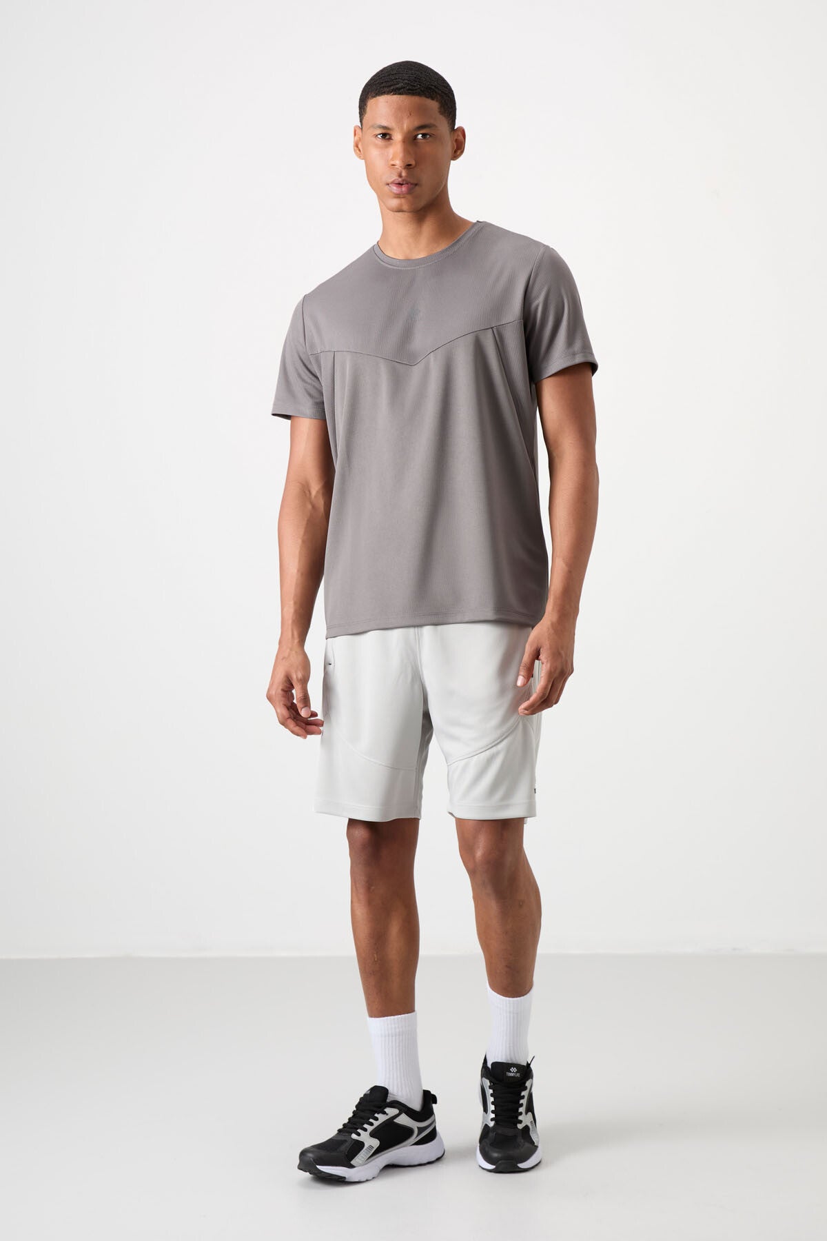 Koyu Gri Nefes Alan Dokulu İnce Esnek Standart Fit Erkek Performans T-Shirt - 88391