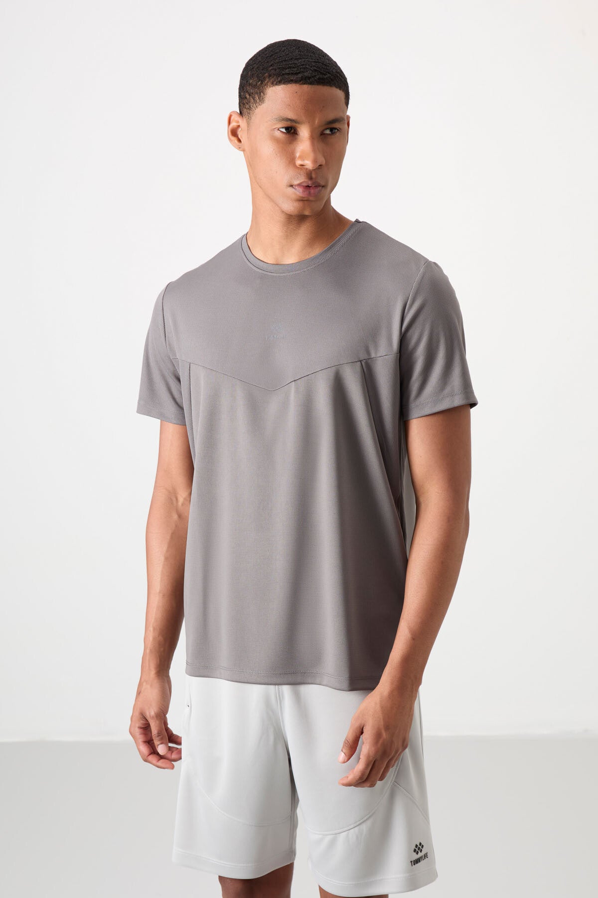 Koyu Gri Nefes Alan Dokulu İnce Esnek Standart Fit Erkek Performans T-Shirt - 88391