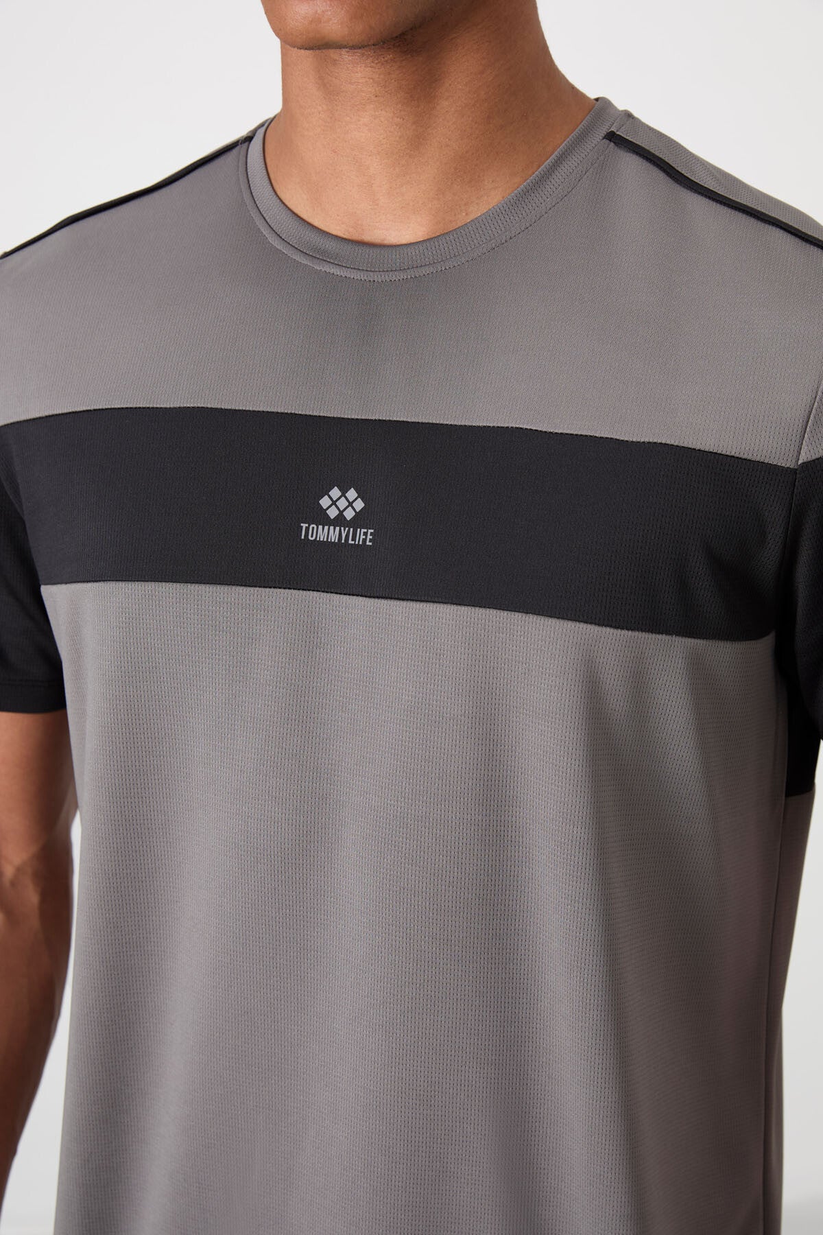 Koyu Gri Nefes Alan Dokulu İnce Esnek Standart Fit Erkek Performans T-Shirt - 88396