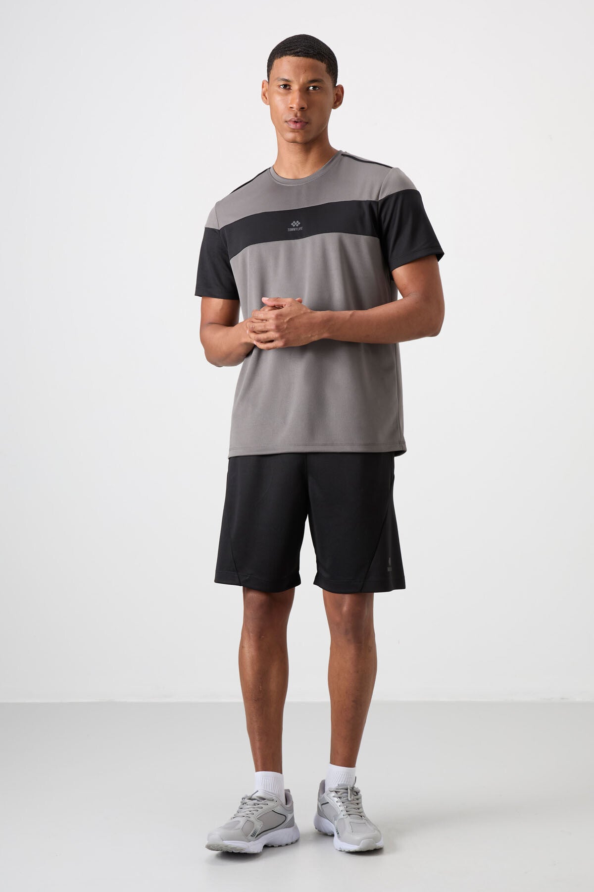 Koyu Gri Nefes Alan Dokulu İnce Esnek Standart Fit Erkek Performans T-Shirt - 88396