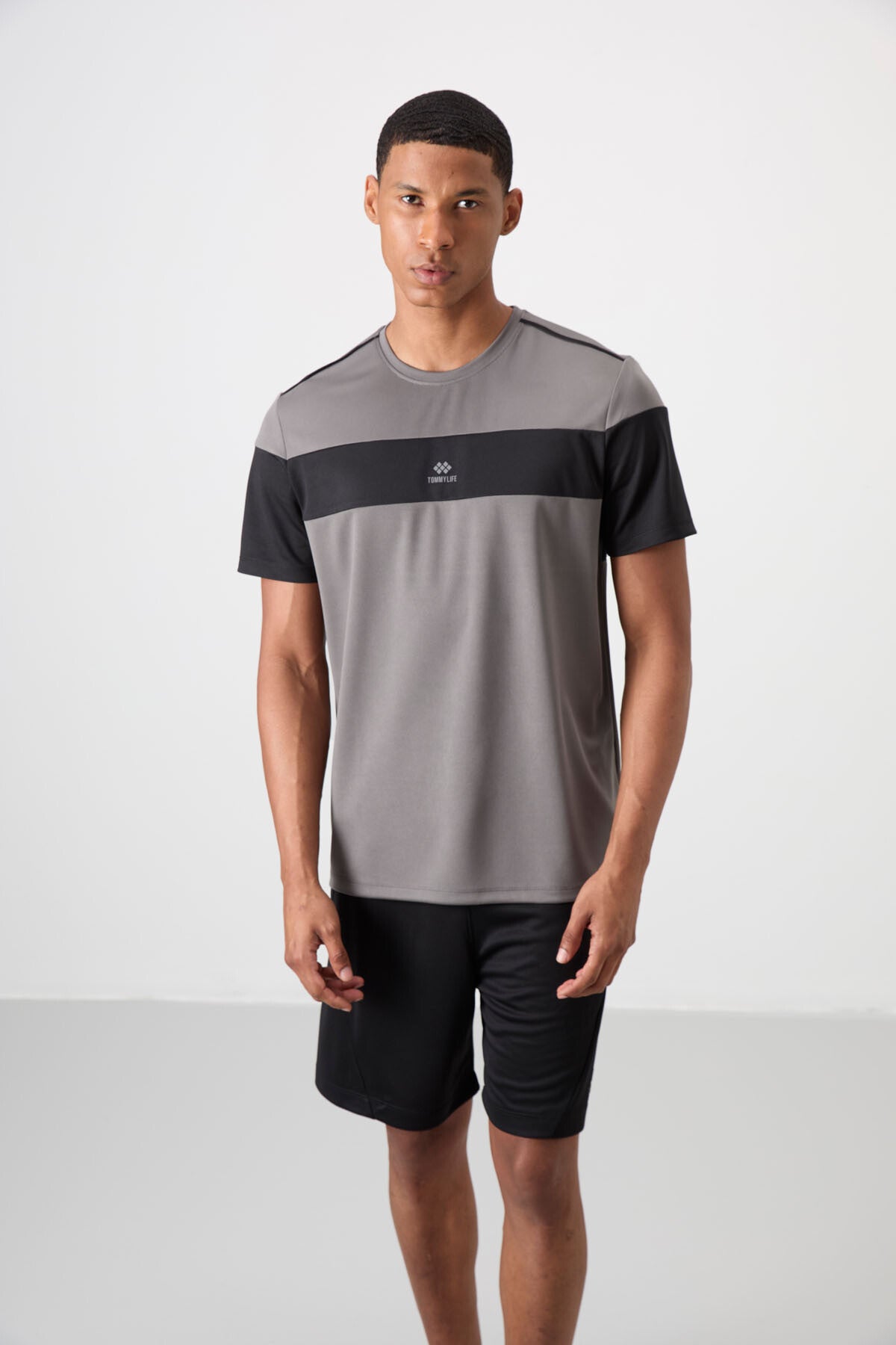 Koyu Gri Nefes Alan Dokulu İnce Esnek Standart Fit Erkek Performans T-Shirt - 88396