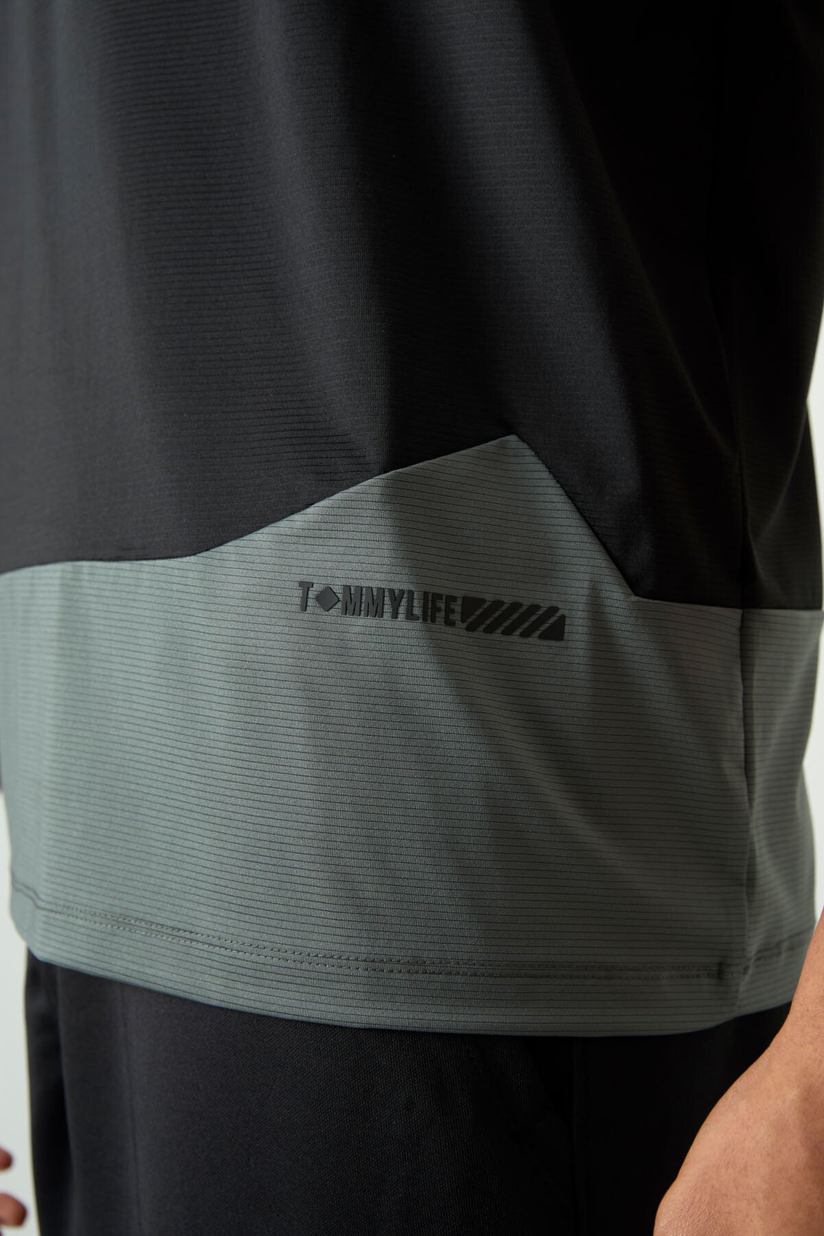 Siyah Nefes Alan Dokulu İnce Esnek Standart Fit Erkek Performans T-Shirt - 88383