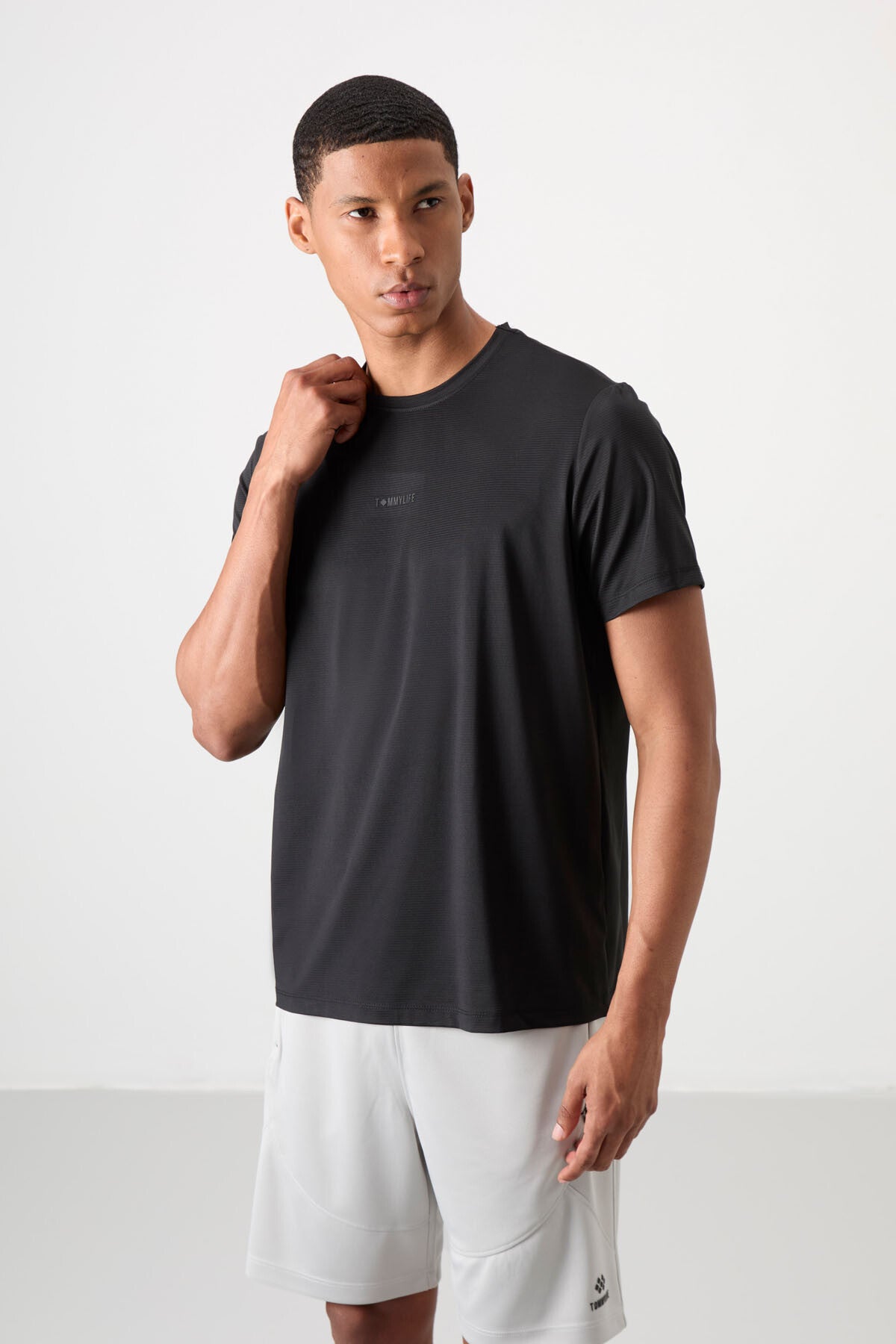 Siyah Nefes Alan Dokulu İnce Esnek Standart Fit Erkek Performans T-Shirt - 88384