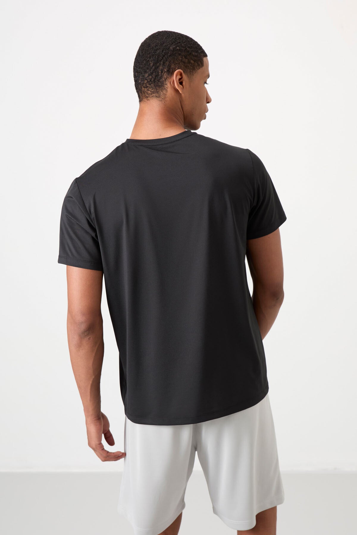 Siyah Nefes Alan Dokulu İnce Esnek Standart Fit Erkek Performans T-Shirt - 88384