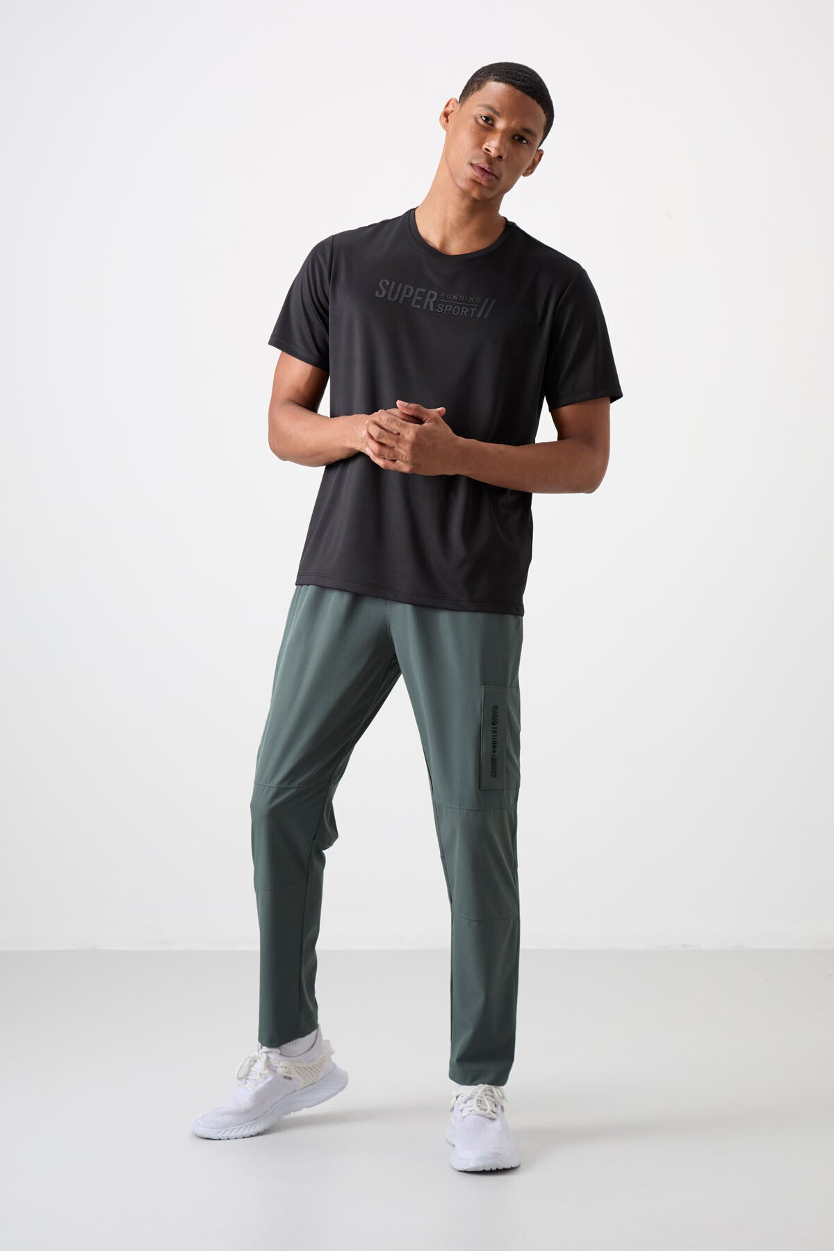 Siyah Nefes Alan Dokulu İnce Esnek Standart Fit Erkek Performans T-Shirt - 88385