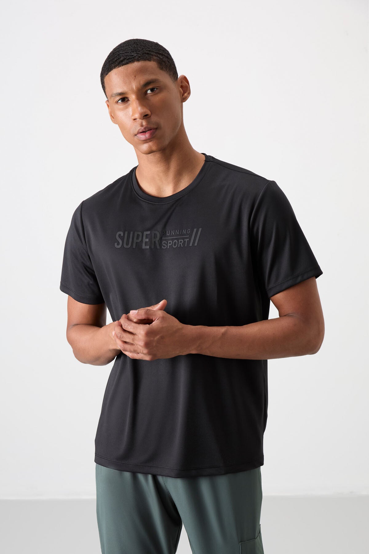 Siyah Nefes Alan Dokulu İnce Esnek Standart Fit Erkek Performans T-Shirt - 88385
