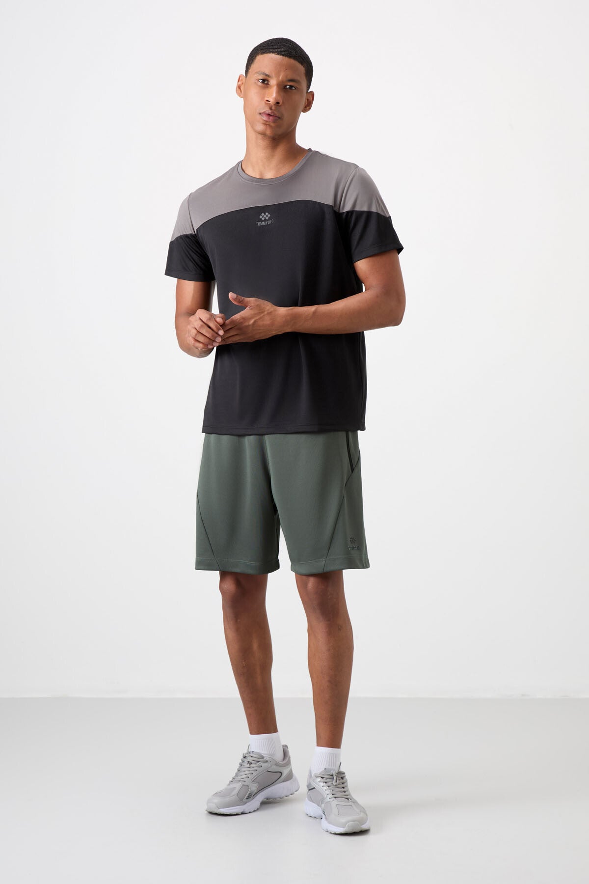 Siyah Nefes Alan Dokulu İnce Esnek Standart Fit Erkek Performans T-Shirt - 88386