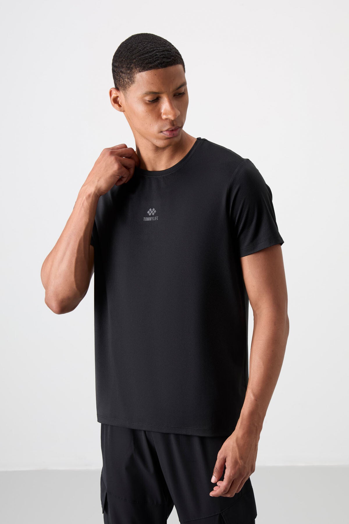 Siyah Nefes Alan Dokulu İnce Esnek Standart Fit Erkek Performans T-Shirt - 88387