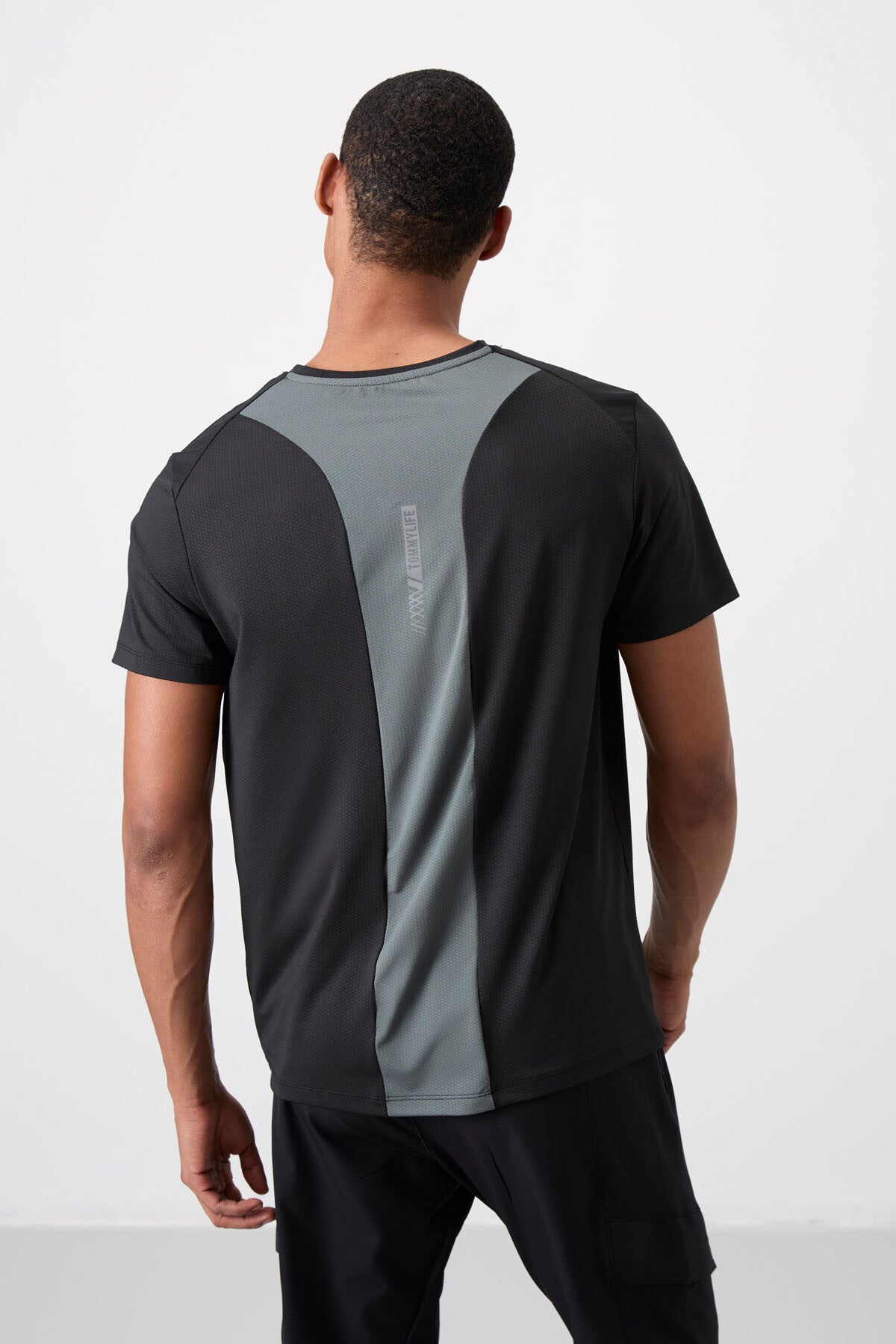 Siyah Nefes Alan Dokulu İnce Esnek Standart Fit Erkek Performans T-Shirt - 88387