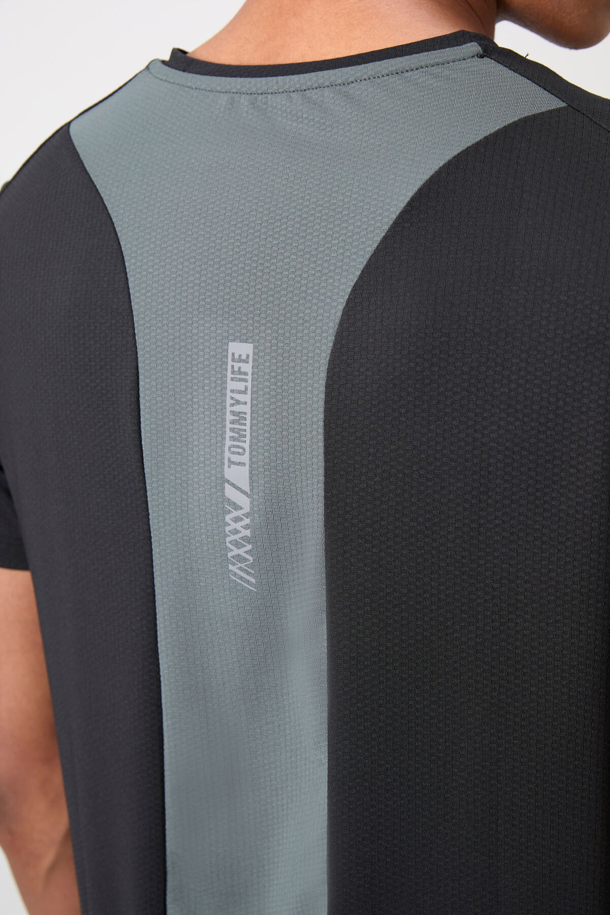 Siyah Nefes Alan Dokulu İnce Esnek Standart Fit Erkek Performans T-Shirt - 88387