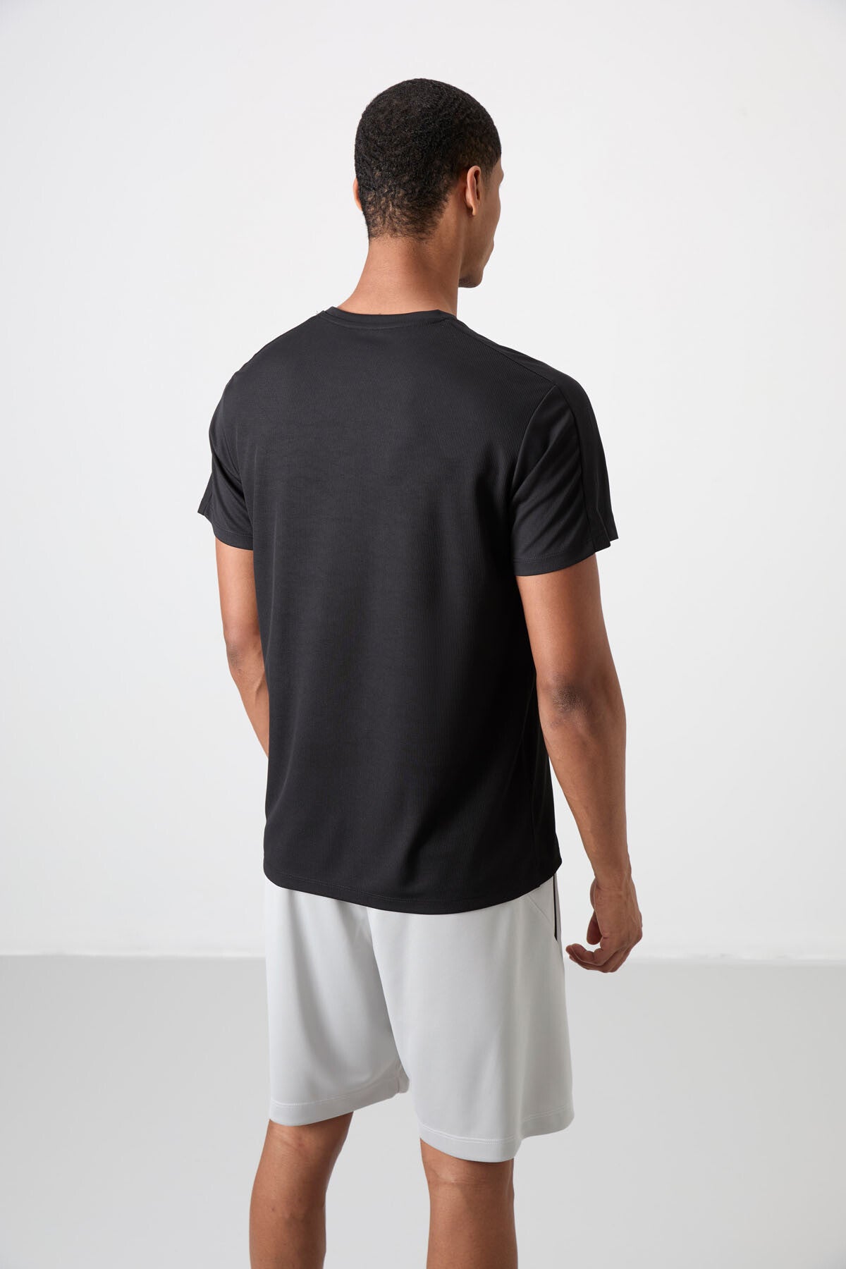 Siyah Nefes Alan Dokulu İnce Esnek Standart Fit Erkek Performans T-Shirt - 88390