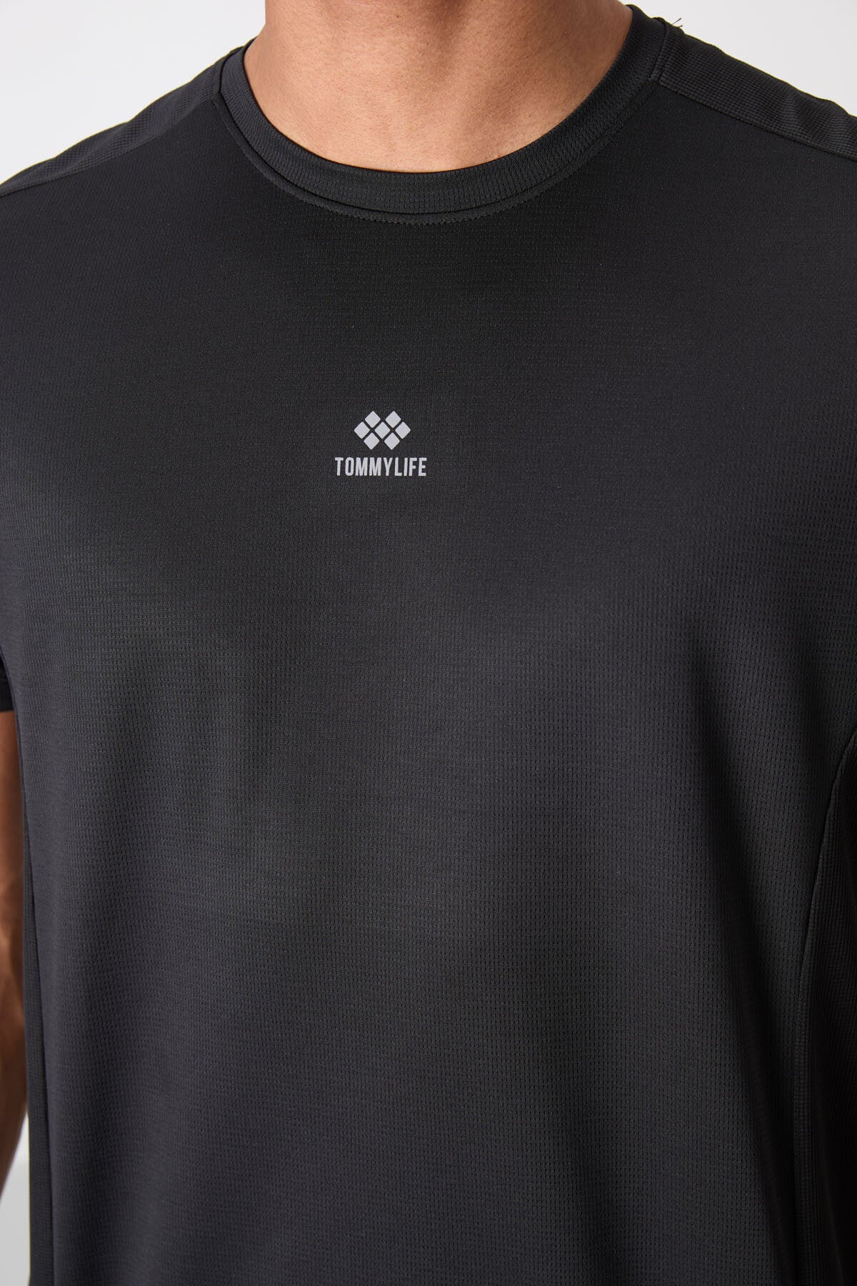 Siyah Nefes Alan Dokulu İnce Esnek Standart Fit Erkek Performans T-Shirt - 88390