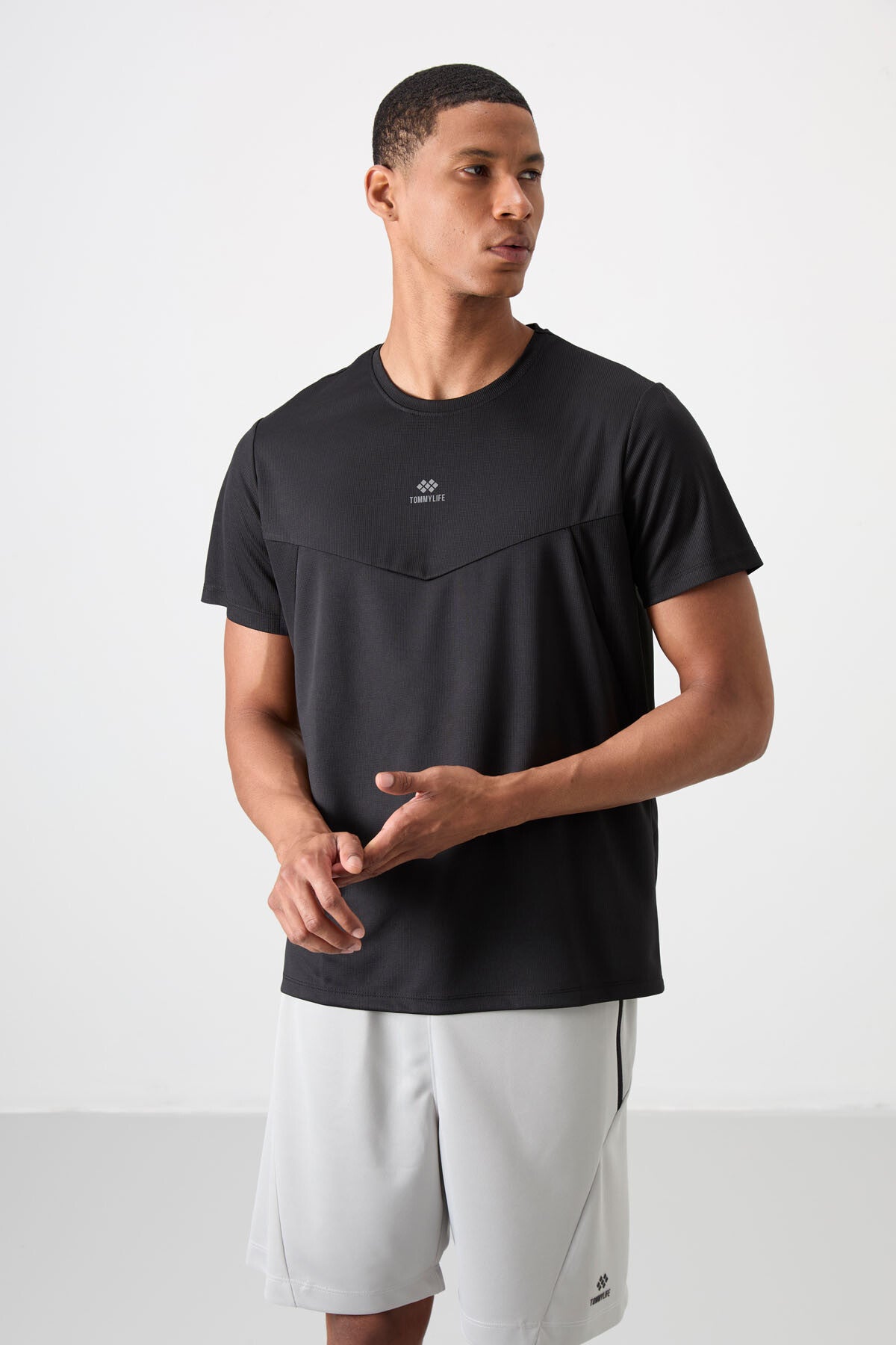 Siyah Nefes Alan Dokulu İnce Esnek Standart Fit Erkek Performans T-Shirt - 88391