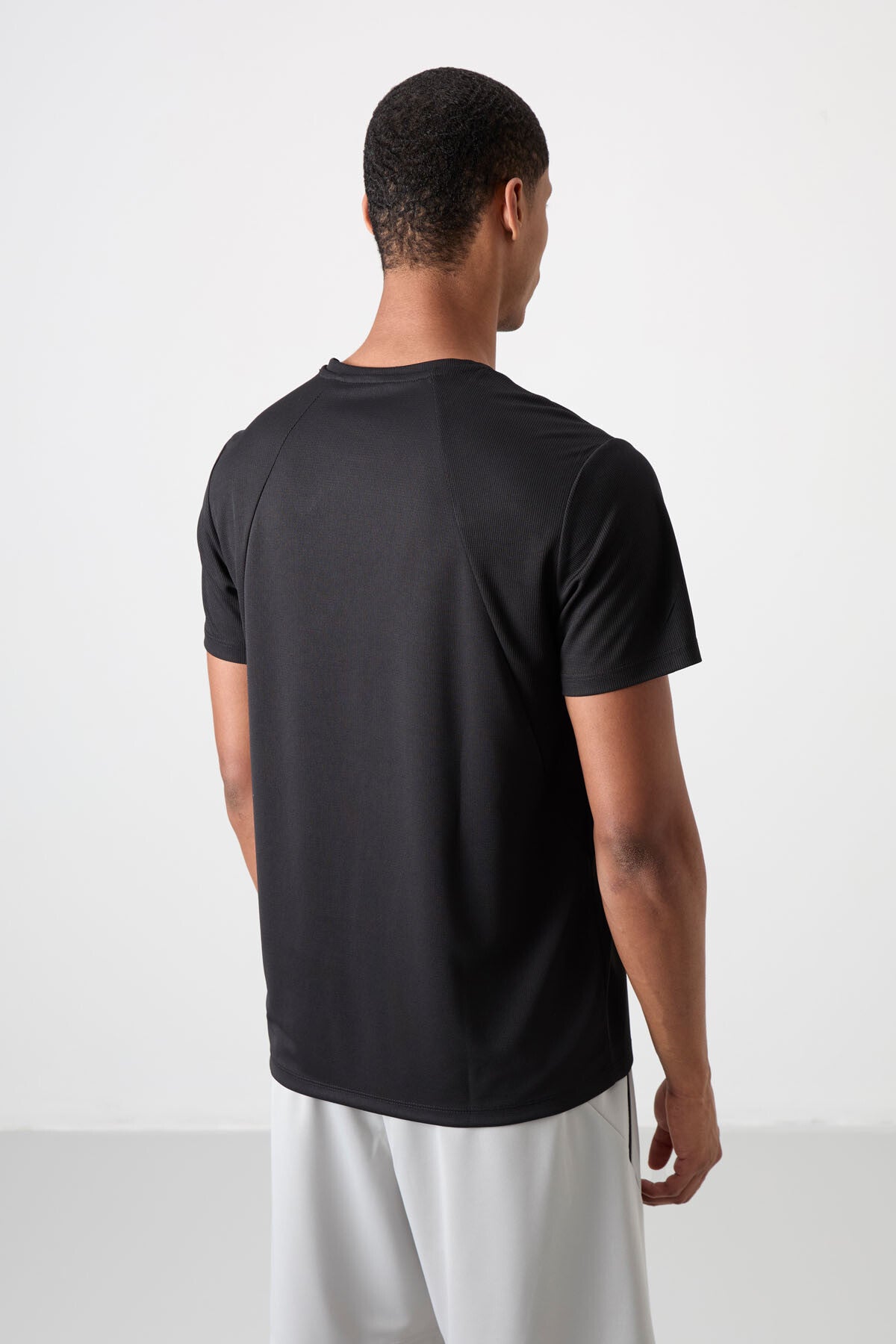 Siyah Nefes Alan Dokulu İnce Esnek Standart Fit Erkek Performans T-Shirt - 88391