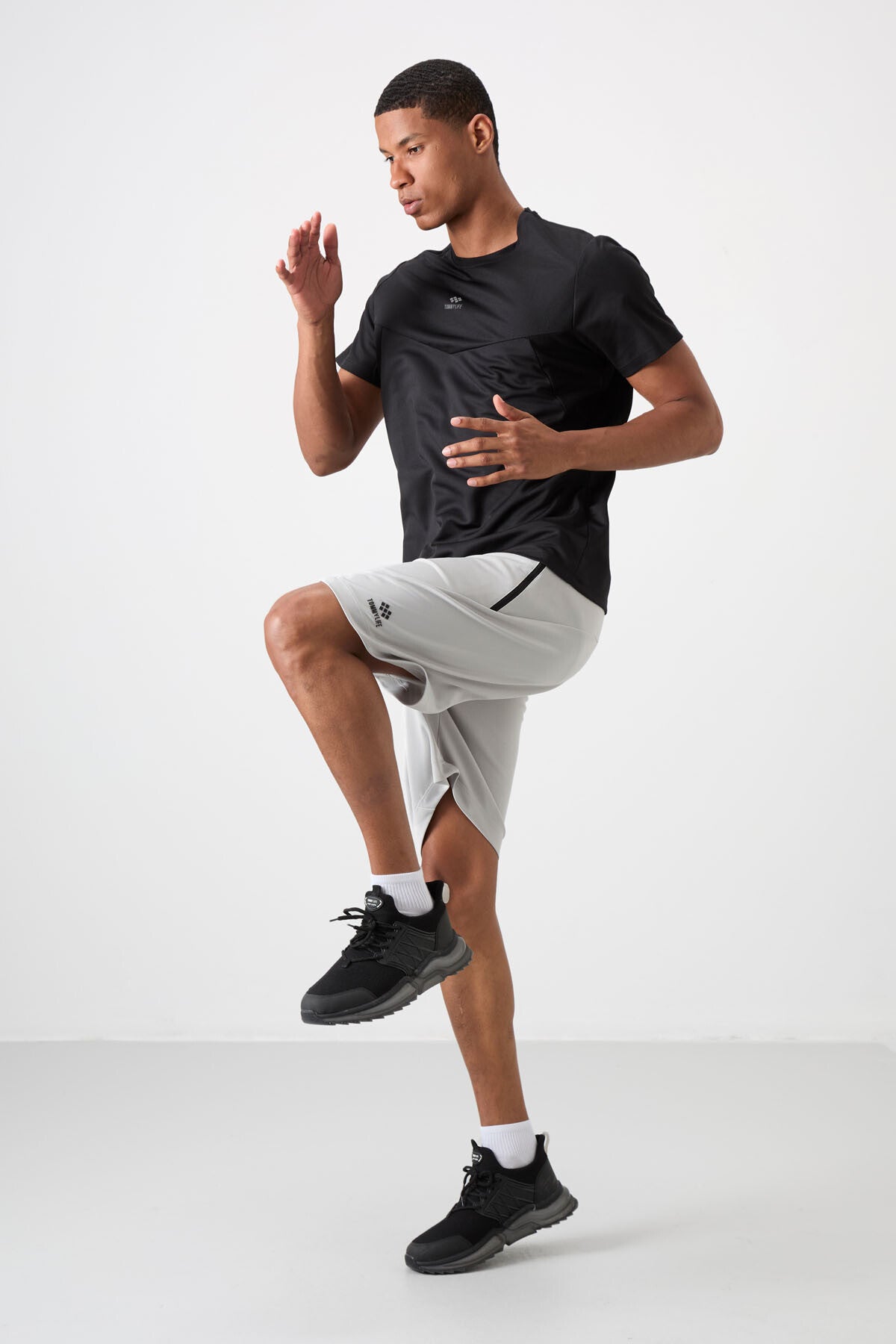 Siyah Nefes Alan Dokulu İnce Esnek Standart Fit Erkek Performans T-Shirt - 88391