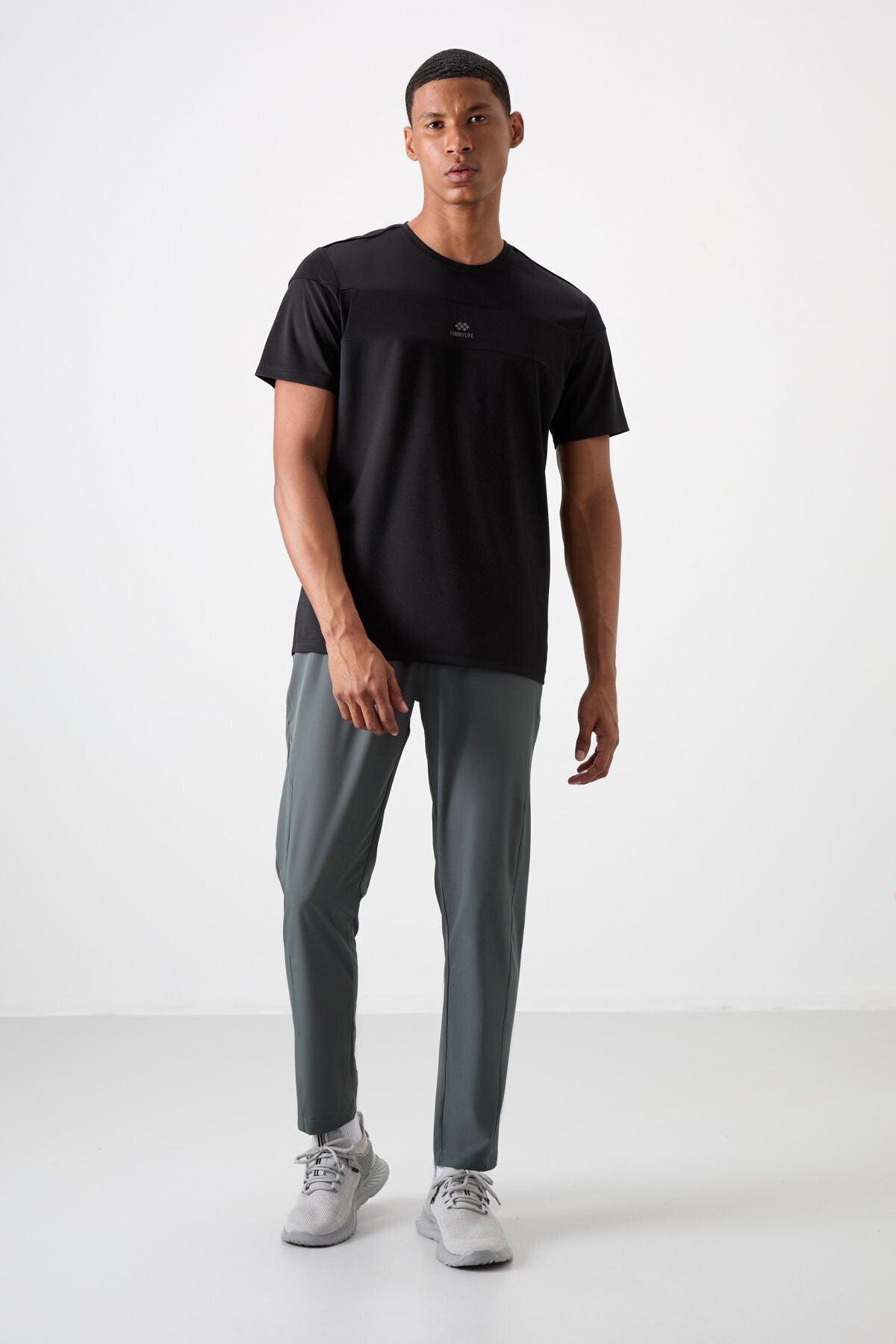 Siyah Nefes Alan Dokulu İnce Esnek Standart Fit Erkek Performans T-Shirt - 88396