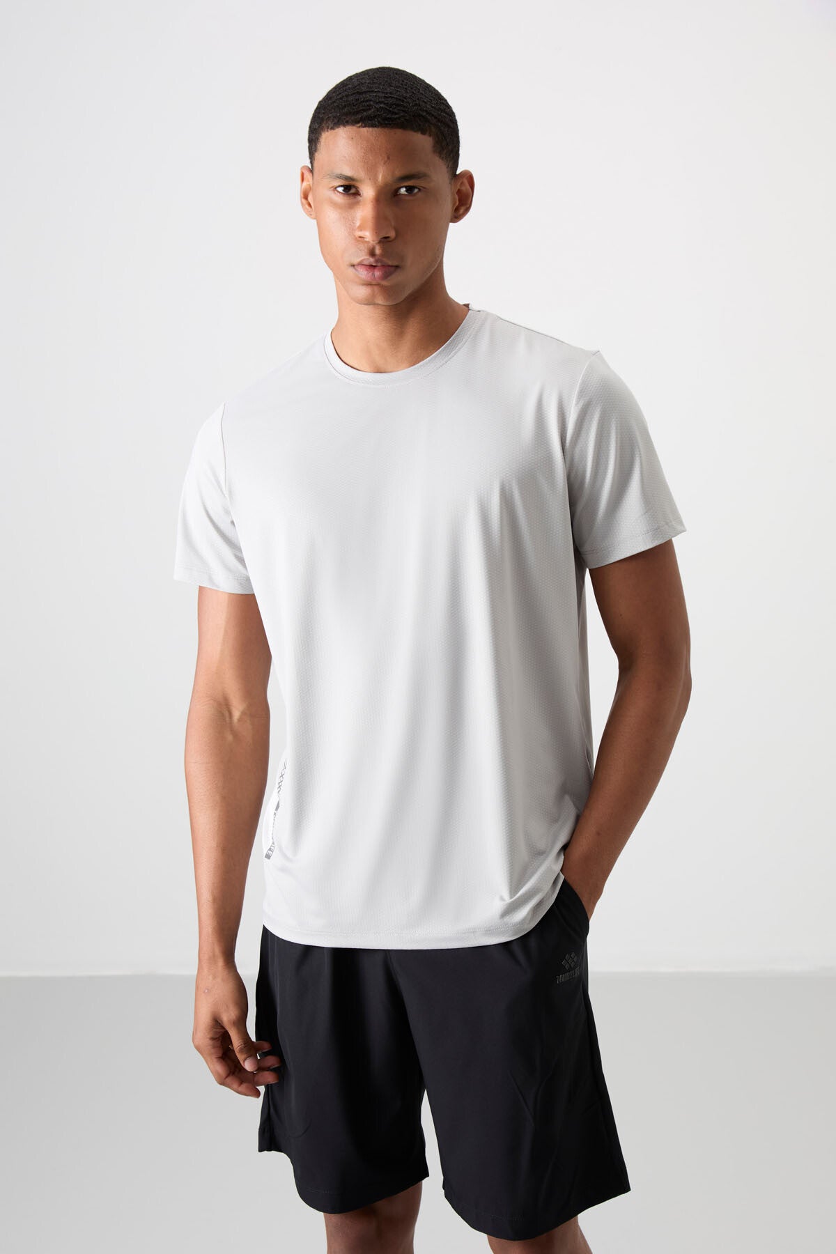 Taş Nefes Alan Dokulu İnce Esnek Standart Fit Erkek Performans T-Shirt - 88388