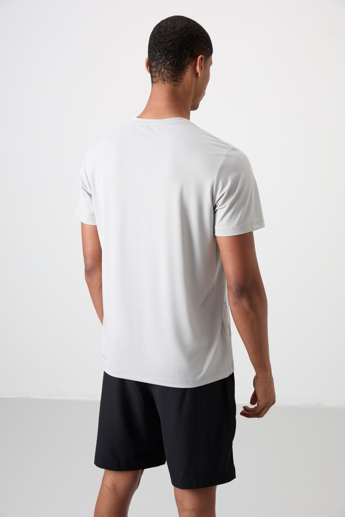 Taş Nefes Alan Dokulu İnce Esnek Standart Fit Erkek Performans T-Shirt - 88388