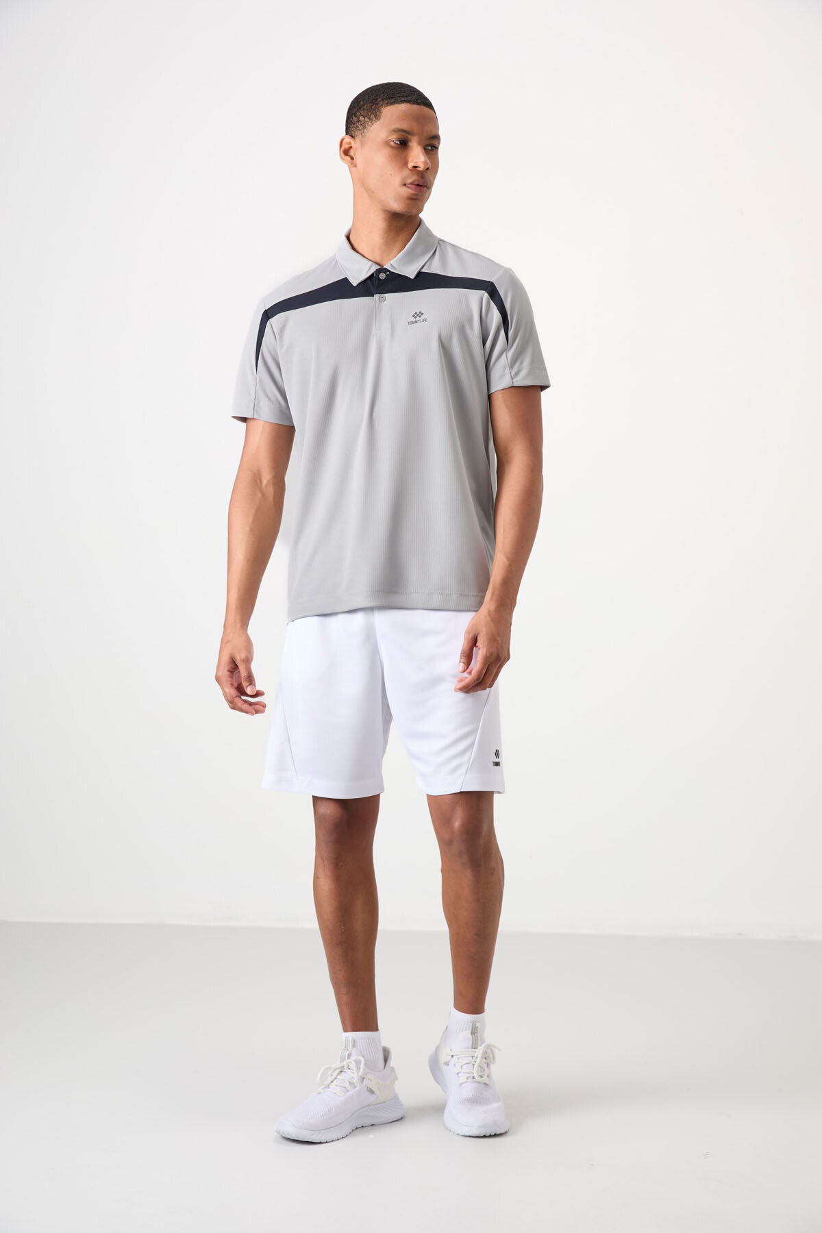 Gri Nefes Alan Dokulu İnce Esnek Standart Fit Polo Yaka Erkek Performans T-Shirt - 88392