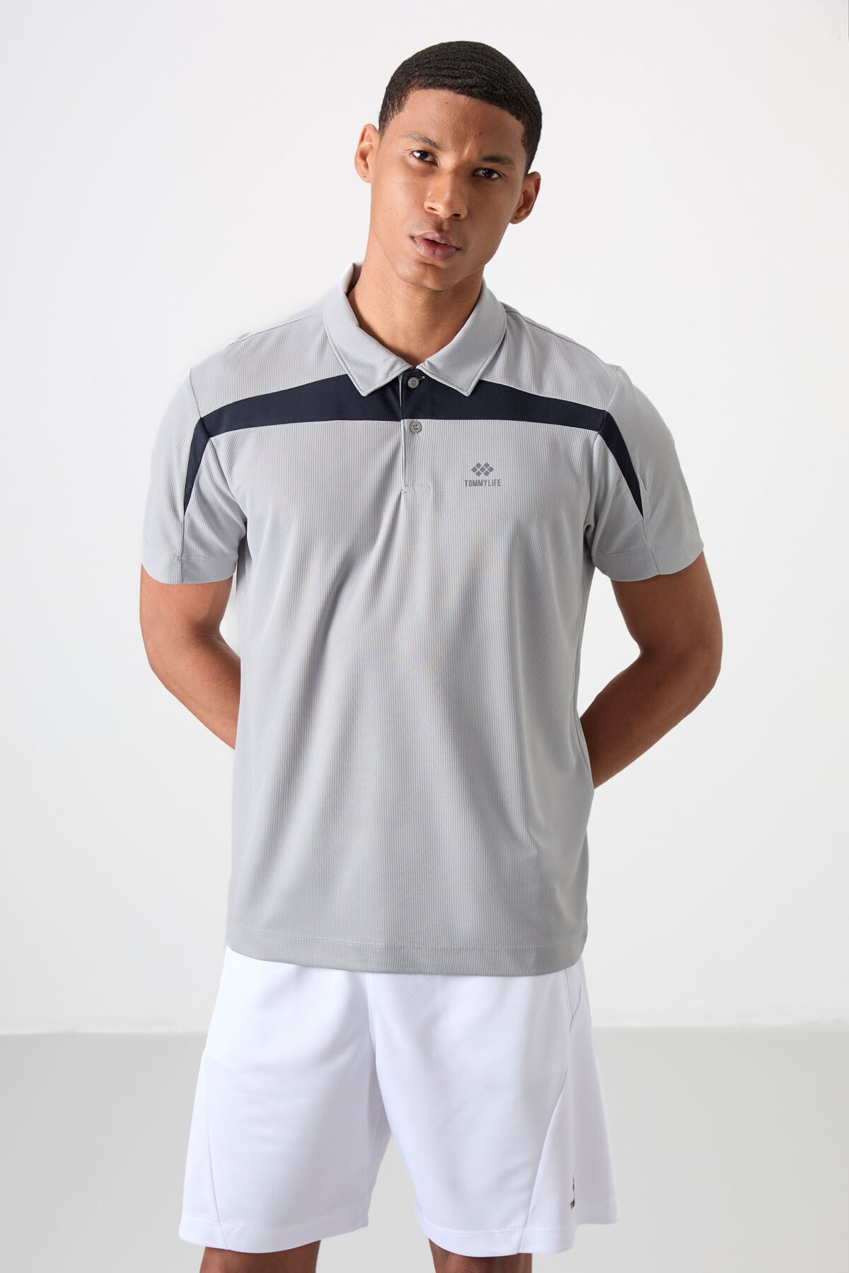 Gri Nefes Alan Dokulu İnce Esnek Standart Fit Polo Yaka Erkek Performans T-Shirt - 88392