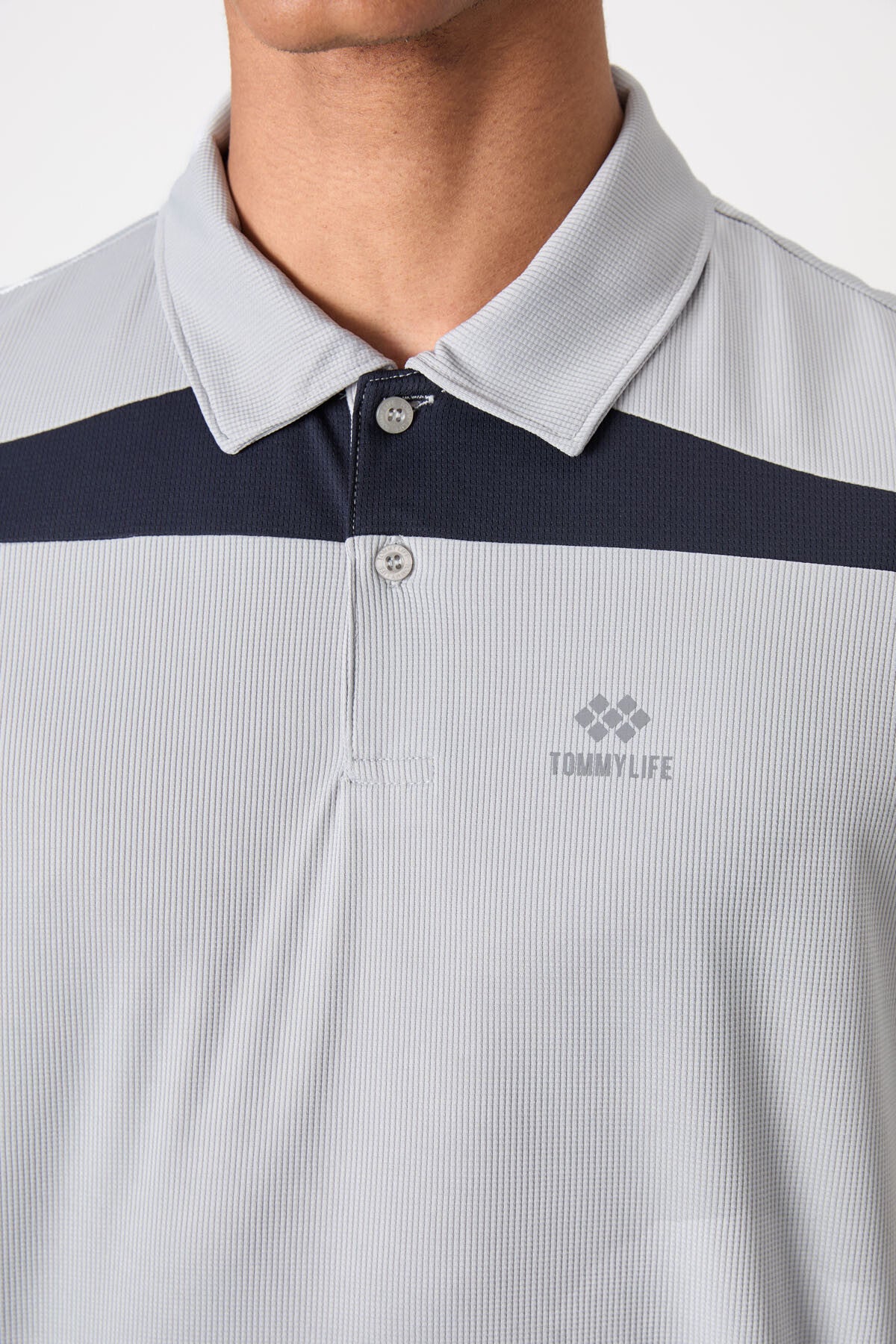 Gri Nefes Alan Dokulu İnce Esnek Standart Fit Polo Yaka Erkek Performans T-Shirt - 88392