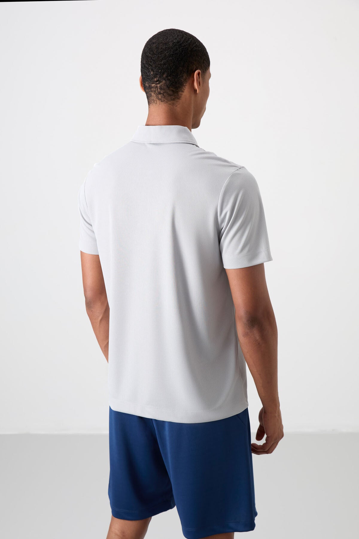 Gri Nefes Alan Dokulu İnce Esnek Standart Fit Polo Yaka Erkek Performans T-Shirt - 88393