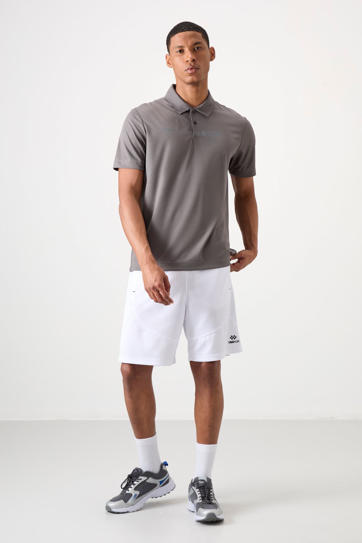 Koyu Gri Nefes Alan Dokulu İnce Esnek Standart Fit Polo Yaka Erkek Performans T-Shirt - 88393