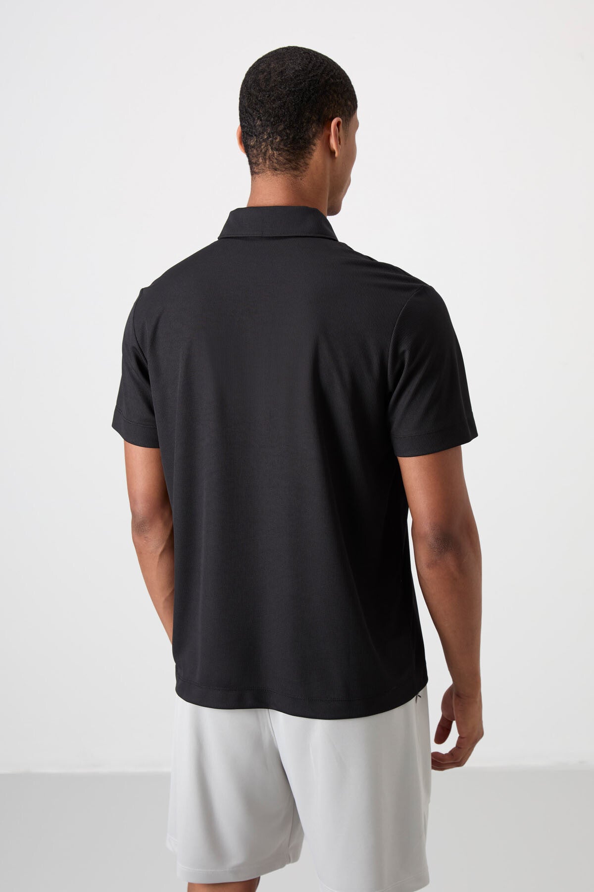 Siyah Nefes Alan Dokulu İnce Esnek Standart Fit Polo Yaka Erkek Performans T-Shirt - 88393