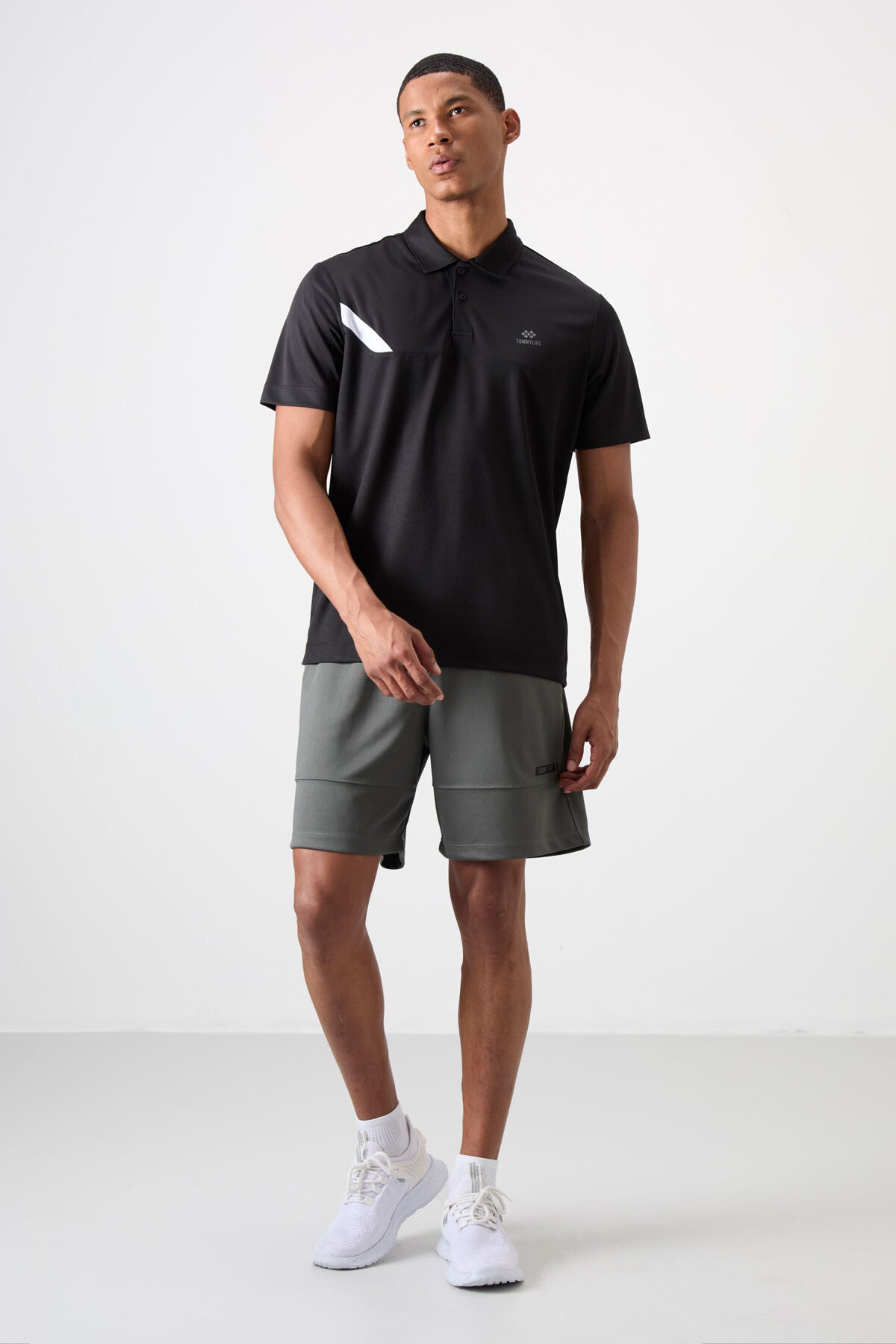 Siyah Nefes Alan Dokulu İnce Esnek Standart Fit Polo Yaka Erkek Performans T-Shirt - 88402