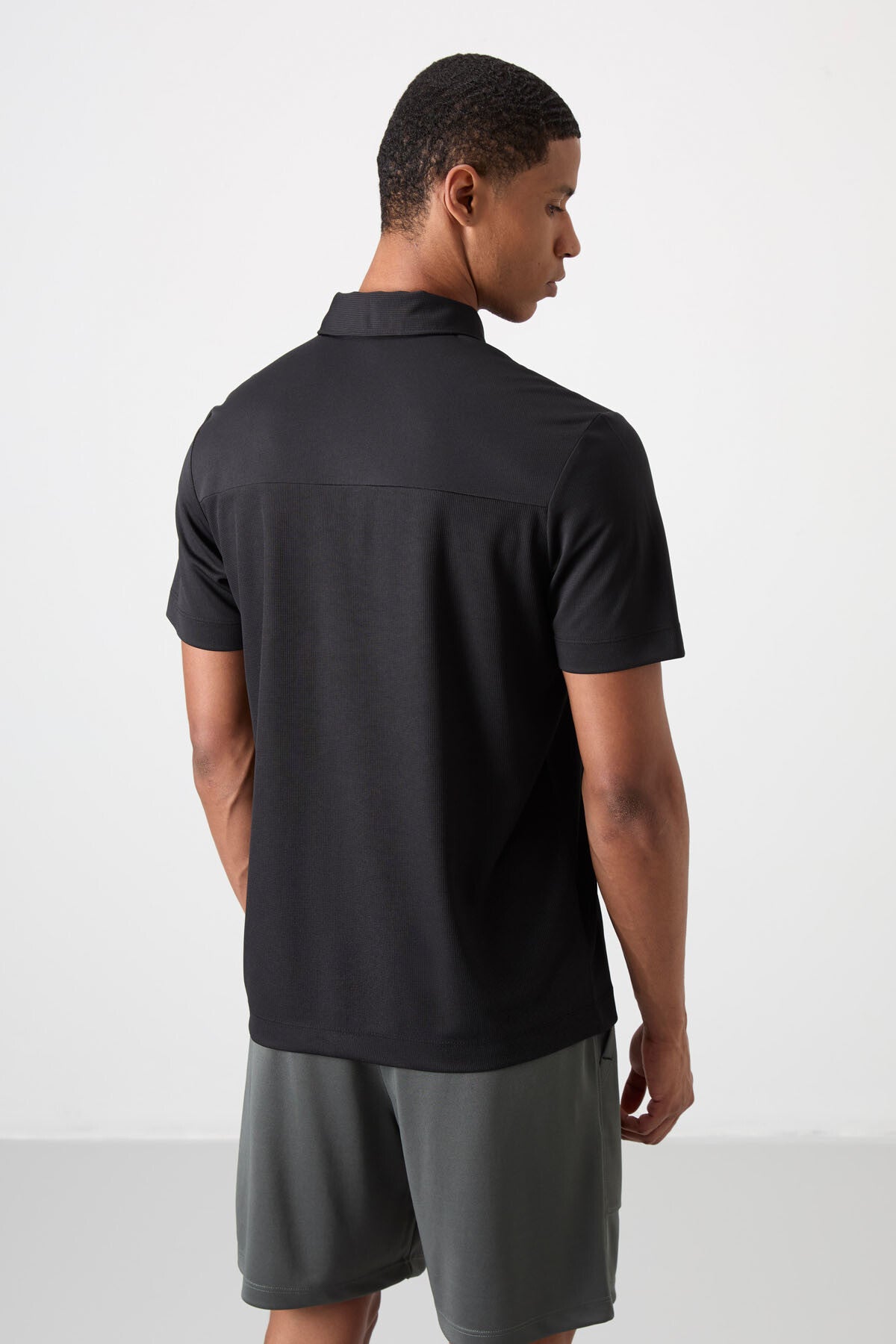 Siyah Nefes Alan Dokulu İnce Esnek Standart Fit Polo Yaka Erkek Performans T-Shirt - 88402