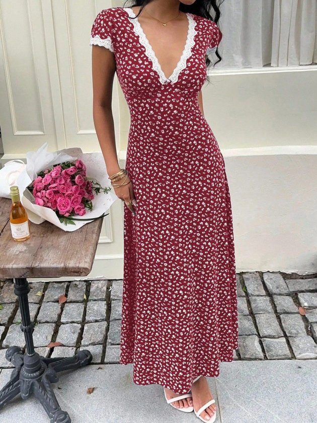 Women's Short Sleeve Deep V-Neck Lace Detailed Floral Pattern Long Supreme Dress