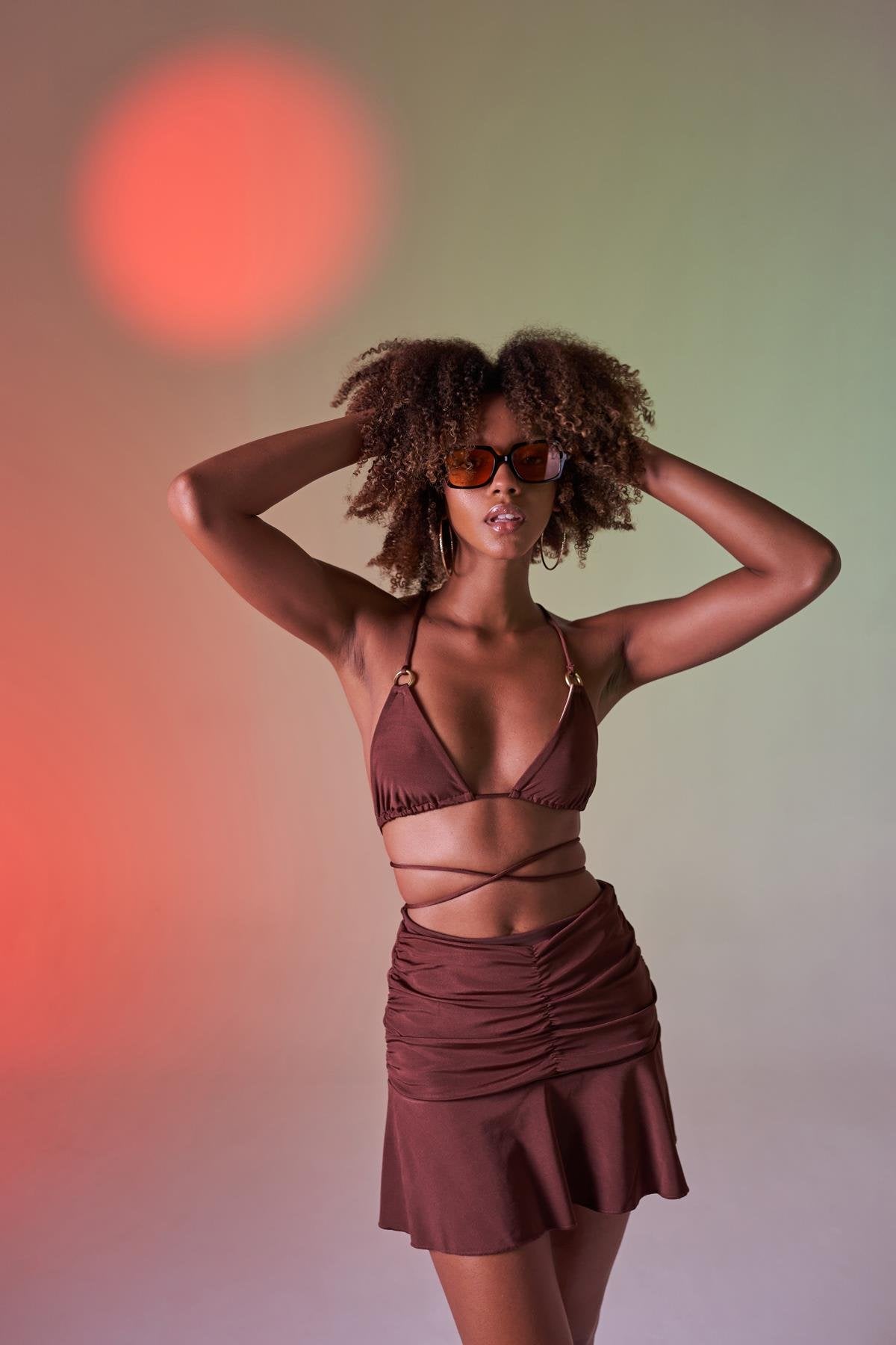 Yüksek Bel Büzgü Detaylı Mini Delphi Etek Kahverengi