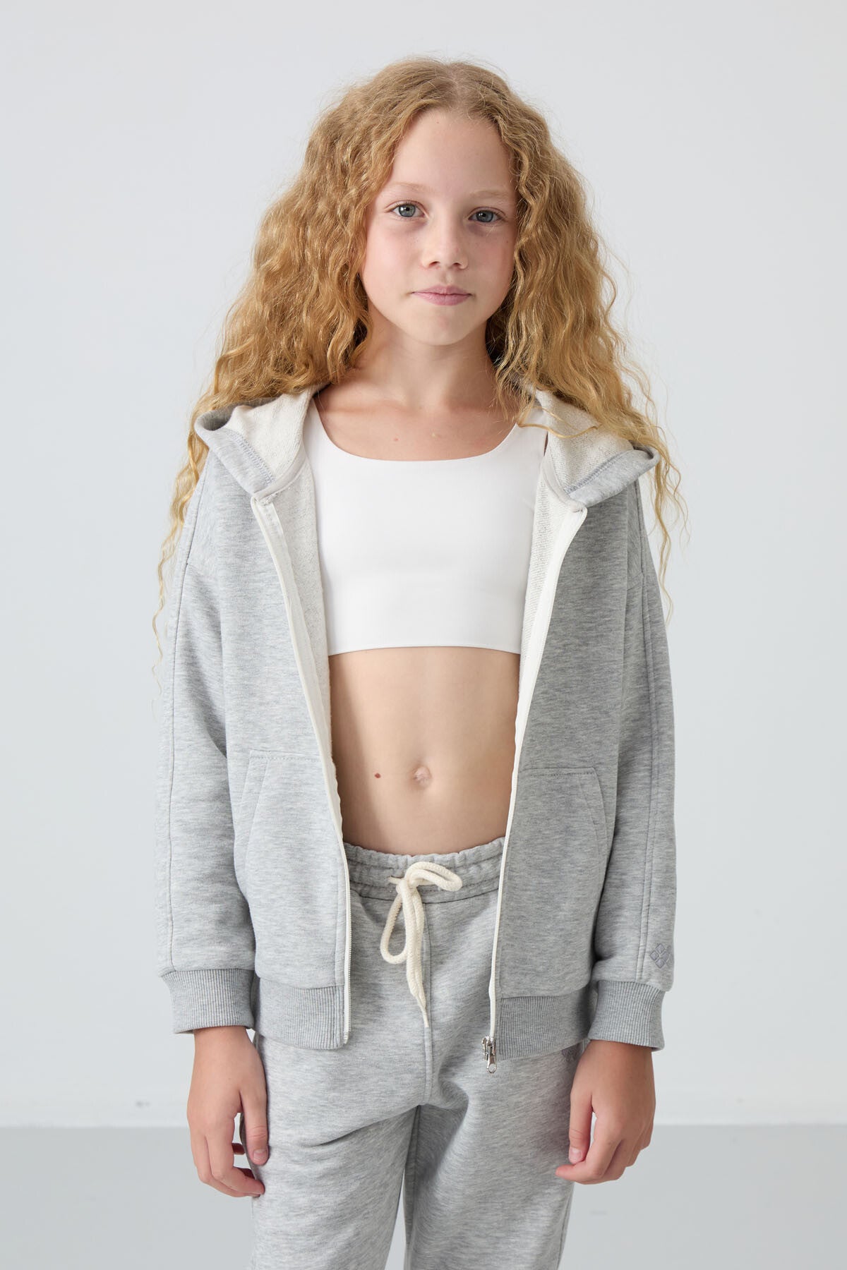 Gri Melanj Pamuklu İçi Tüylü Yumuşak Dokulu Standart Fit Nakışlı Kız Çocuk Eşofman Takım - 75148