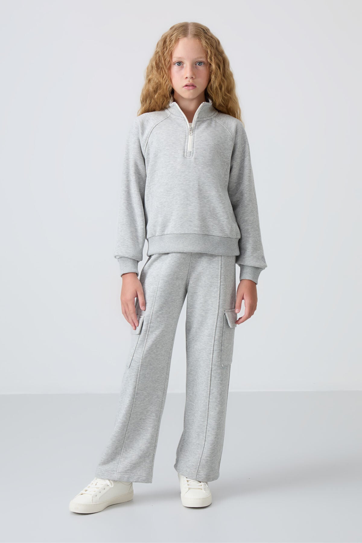 Gri Melanj Pamuklu İçi Tüylü Yumuşak Dokulu Standart Fit Nakışlı Kız Çocuk Eşofman Takım - 75159