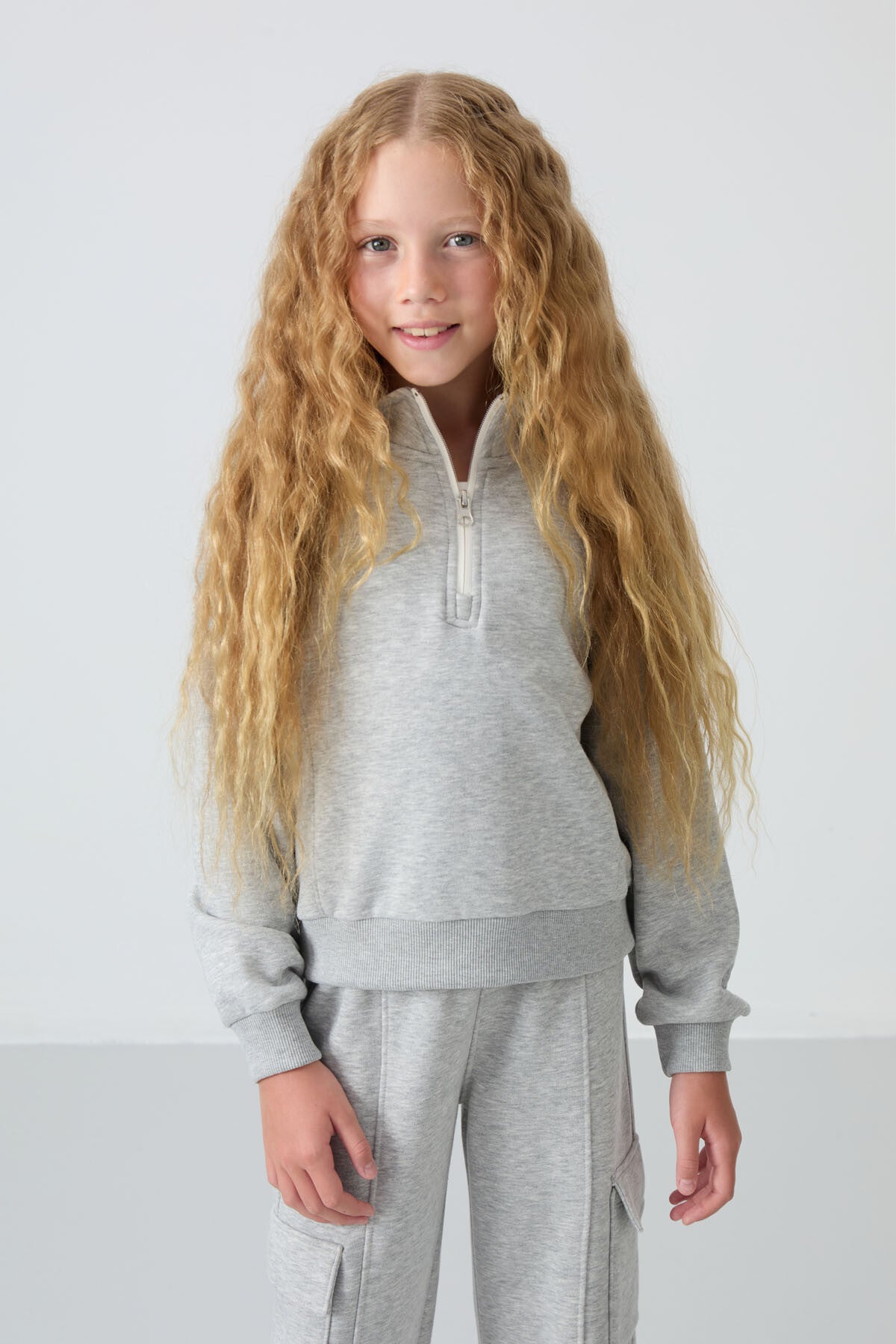 Gri Melanj Pamuklu İçi Tüylü Yumuşak Dokulu Standart Fit Nakışlı Kız Çocuk Eşofman Takım - 75159