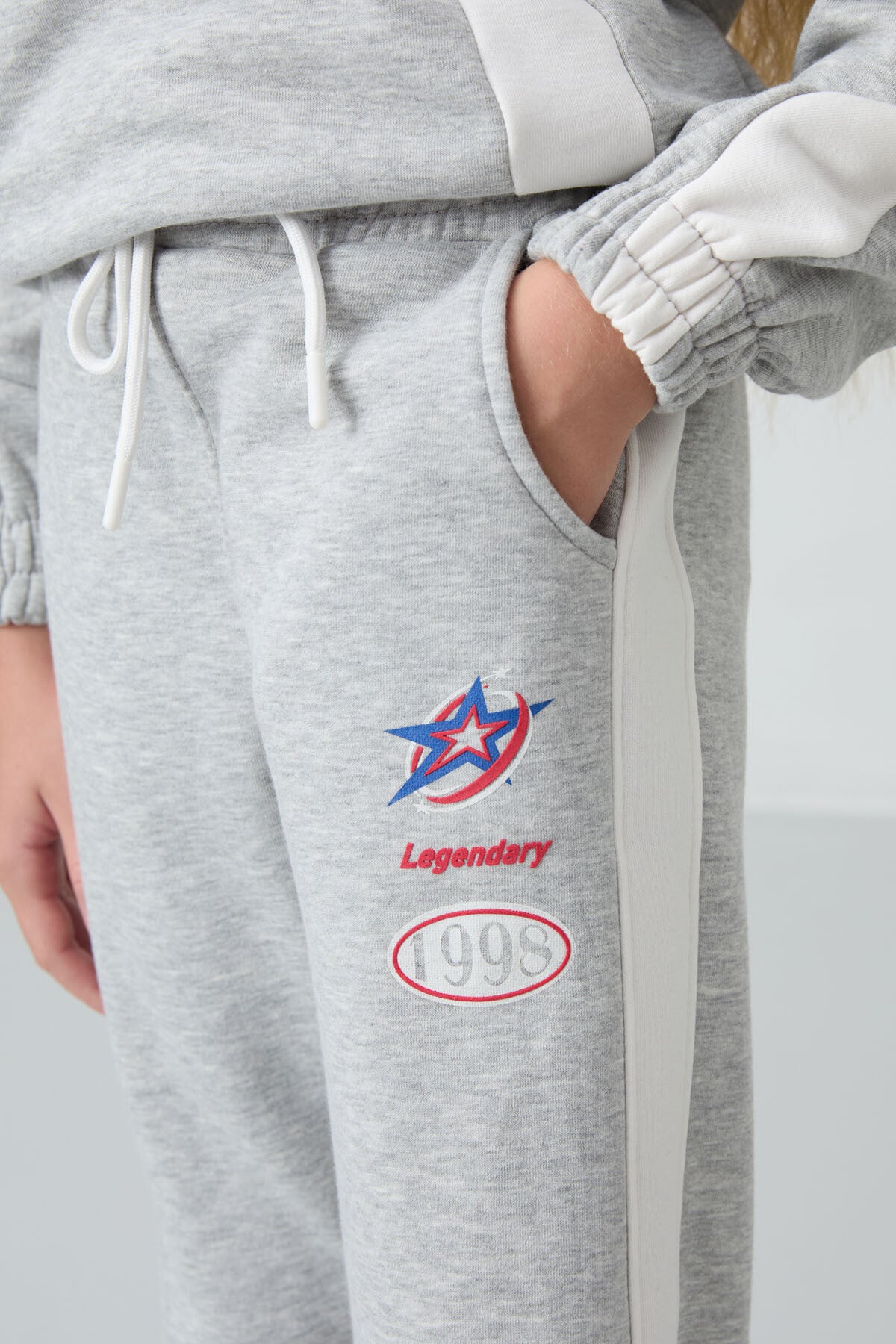 Gri Melanj Pamuklu İçi Tüylü Yumuşak Dokulu Standart Fit Baskılı Kız Çocuk Eşofman Takım - 75166