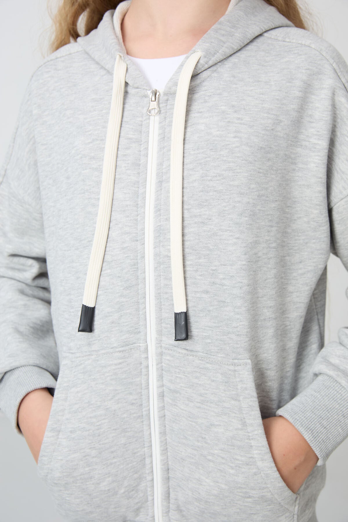 Gri Melanj Pamuklu İçi Tüylü Yumuşak Dokulu Standart Fit Nakışlı Kız Çocuk Sweatshirt - 75149