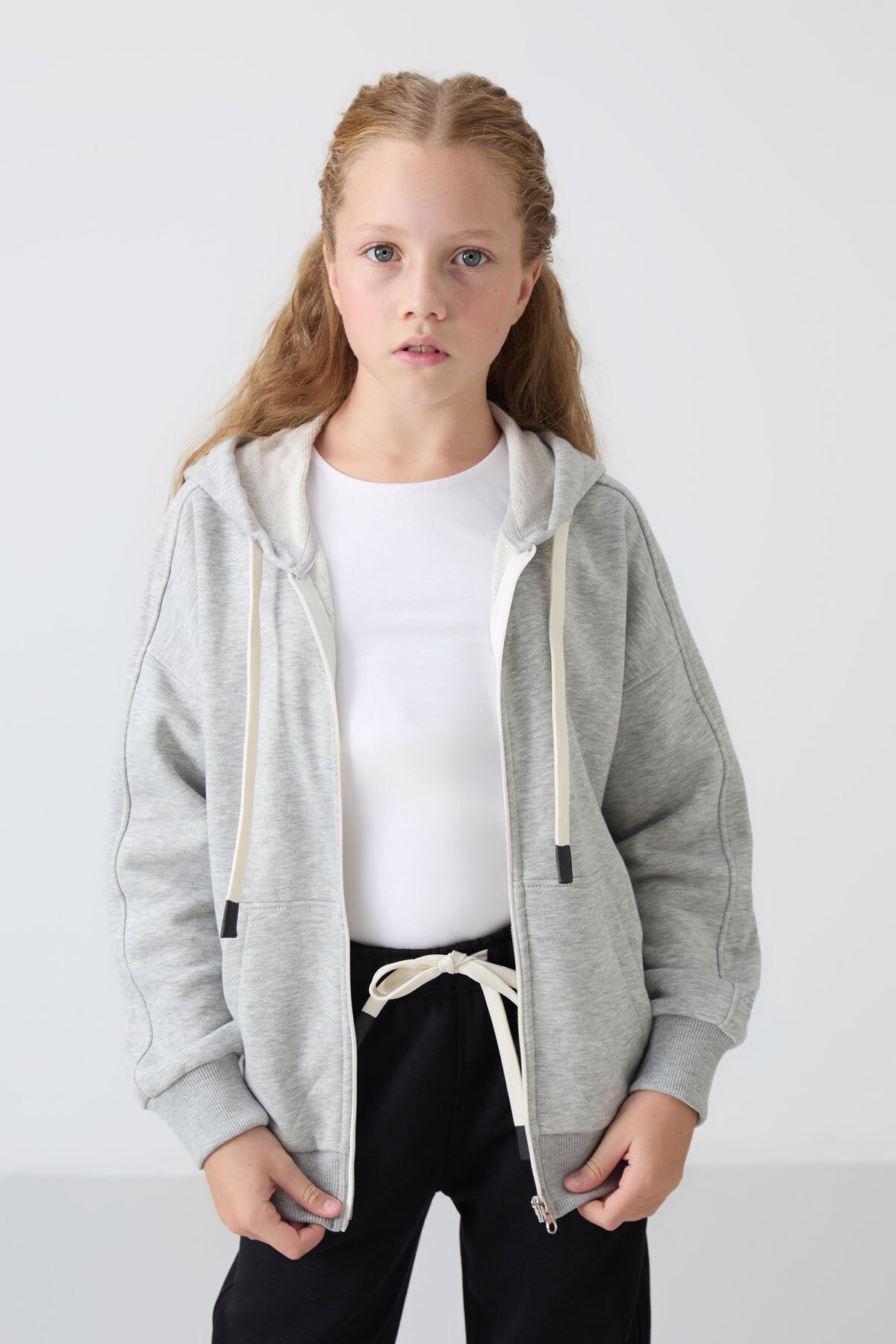 Gri Melanj Pamuklu İçi Tüylü Yumuşak Dokulu Standart Fit Nakışlı Kız Çocuk Sweatshirt - 75149