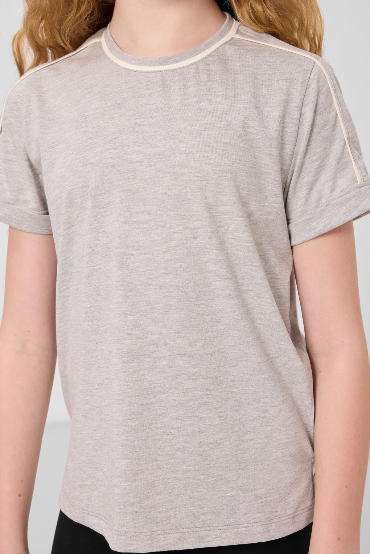 Gri Melanj Pamuklu O Yaka Standart Fit Basic Kız Çocuk T-Shirt - 75177