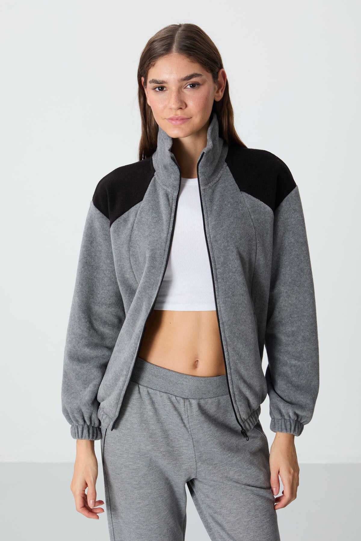 Gri Melanj Kalın Yumuşak Dokulu Dik Yaka Oversize Nakışlı Polar Kadın Sweatshirt - 97293
