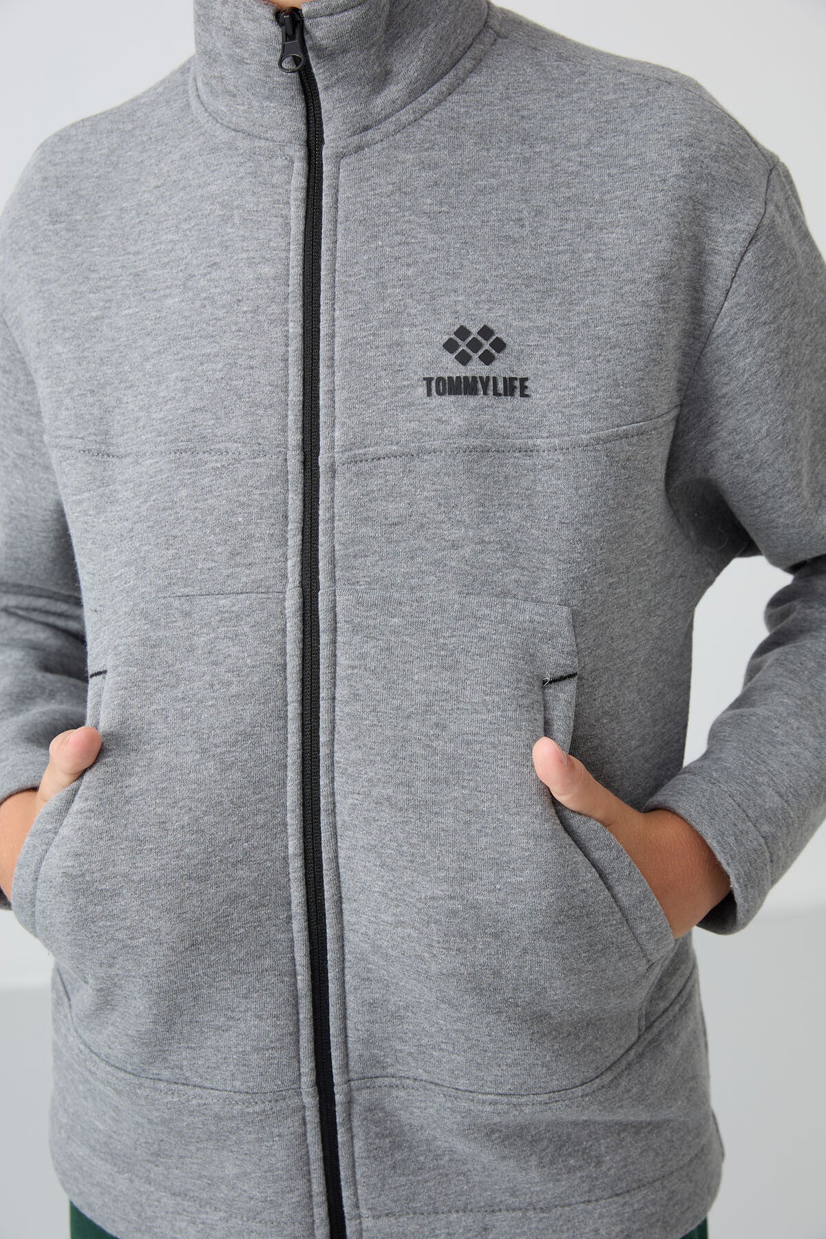 Gri Melanj Pamuklu Kalın İçi Tüylü Standart Fit Nakışlı Erkek Çocuk Sweatshirt - 11245