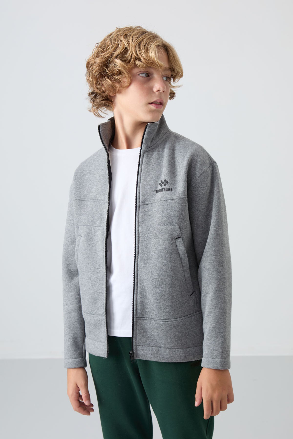 Gri Melanj Pamuklu Kalın İçi Tüylü Standart Fit Nakışlı Erkek Çocuk Sweatshirt - 11245