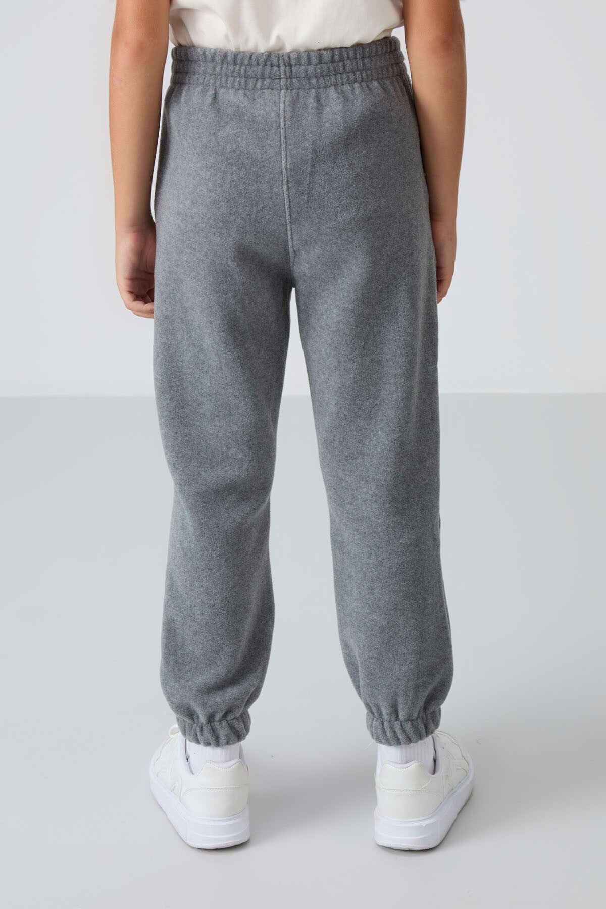 Gri Melanj Kalın Yumuşak Dokulu Standart Fit Nakışlı Polar Erkek Çocuk Eşofman Alt - 11220