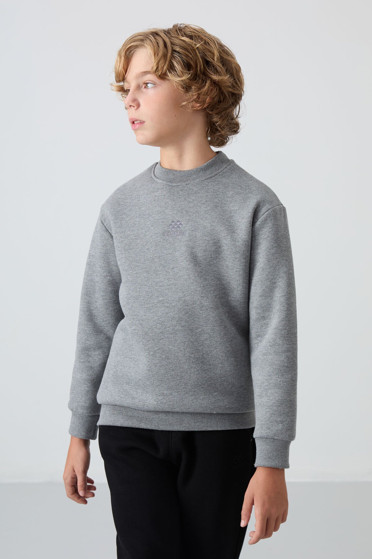 Gri Melanj Pamuklu Kalın İçi Tüylü Standart Fit Nakışlı Erkek Çocuk Sweatshirt - 11232
