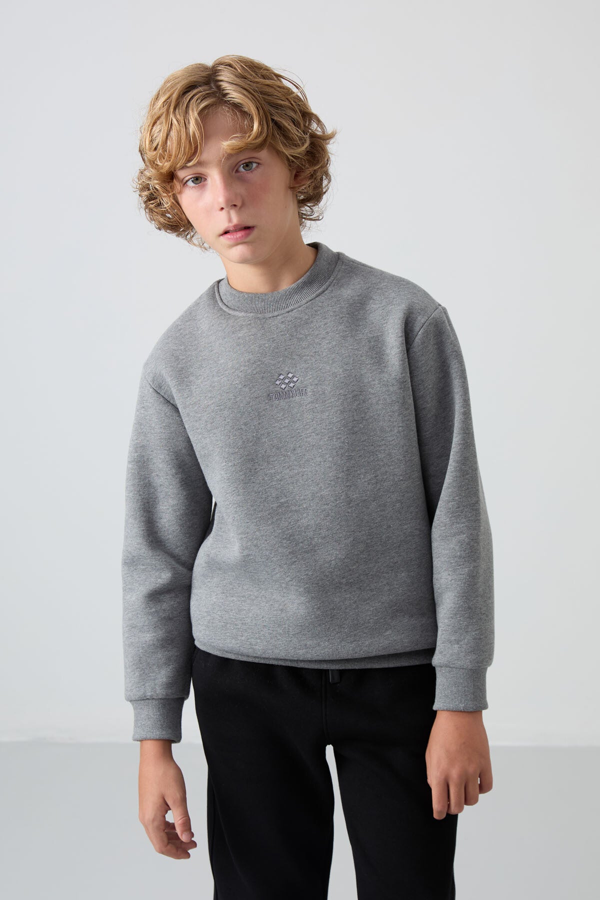 Gri Melanj Pamuklu Kalın İçi Tüylü Standart Fit Nakışlı Erkek Çocuk Sweatshirt - 11232